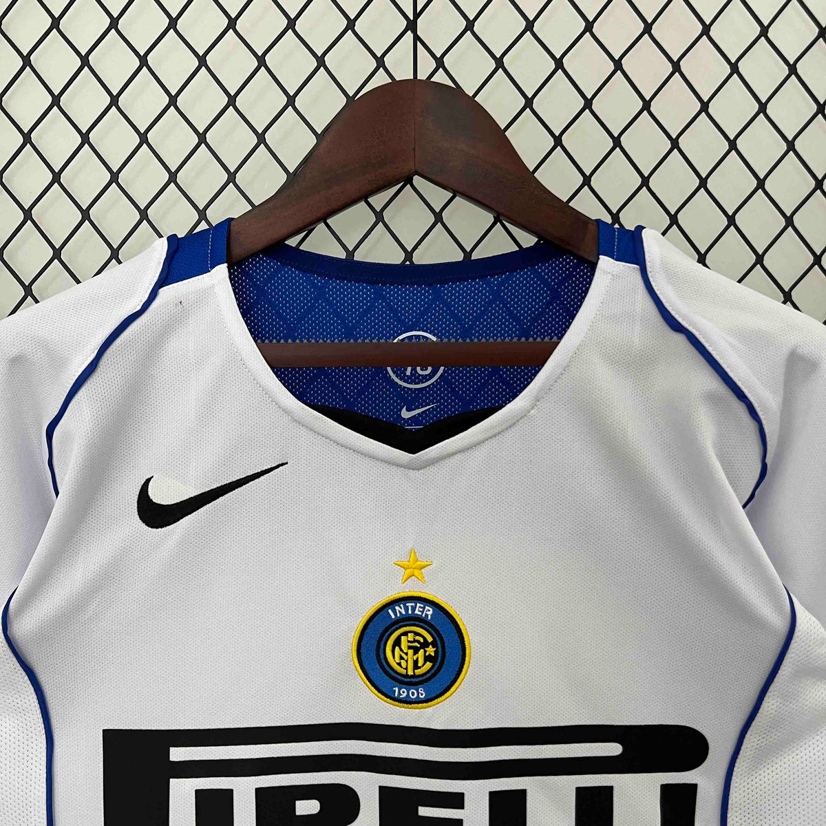 Camisa Inter de Milão Away 2004/05 - Nike Retrô Masculina - Branca/Azul