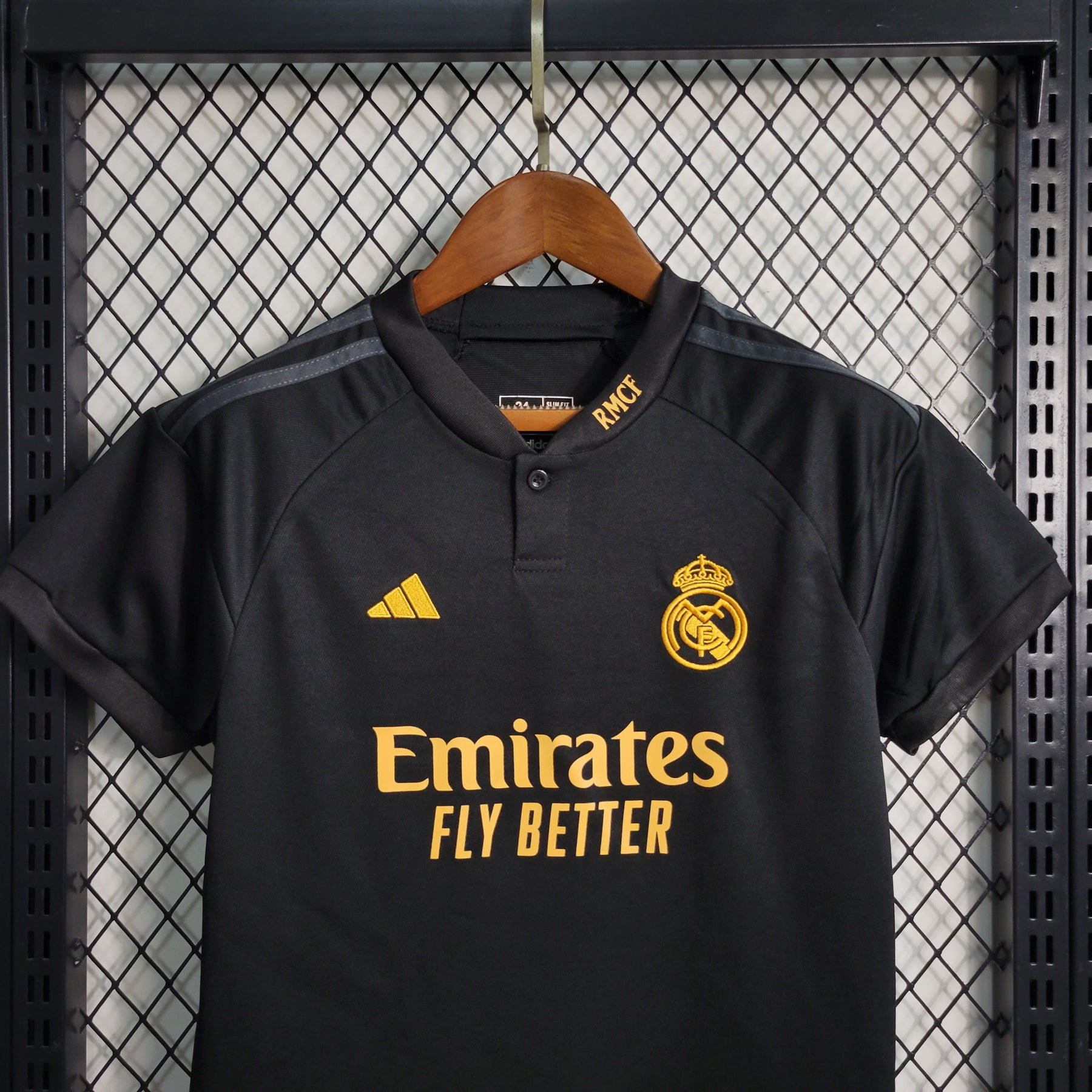 Kit Infantil Real Madrid Third 2023/24 - Adidas Torcedor - Preta/Dourada