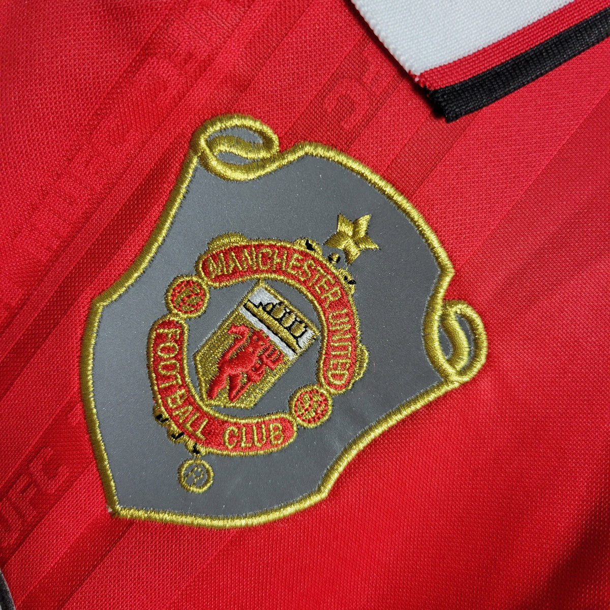 Camisa Manchester United Home 1999 - Umbro Retrô Masculina - Vermelha/Branca