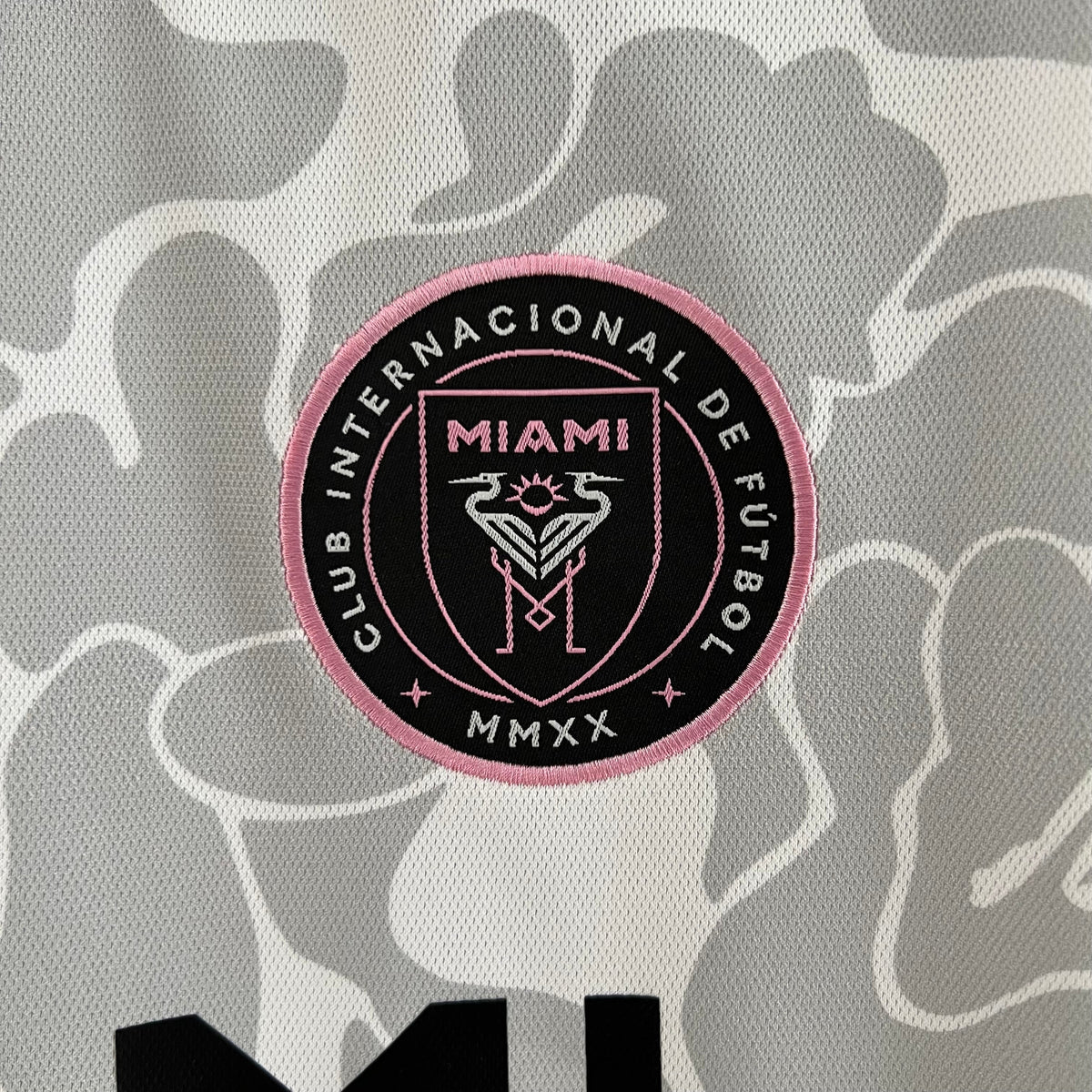 Camisa Inter Miami Edição Especial Bape 2023/24 - Bape Torcedor Masculina - Cinza/Branca