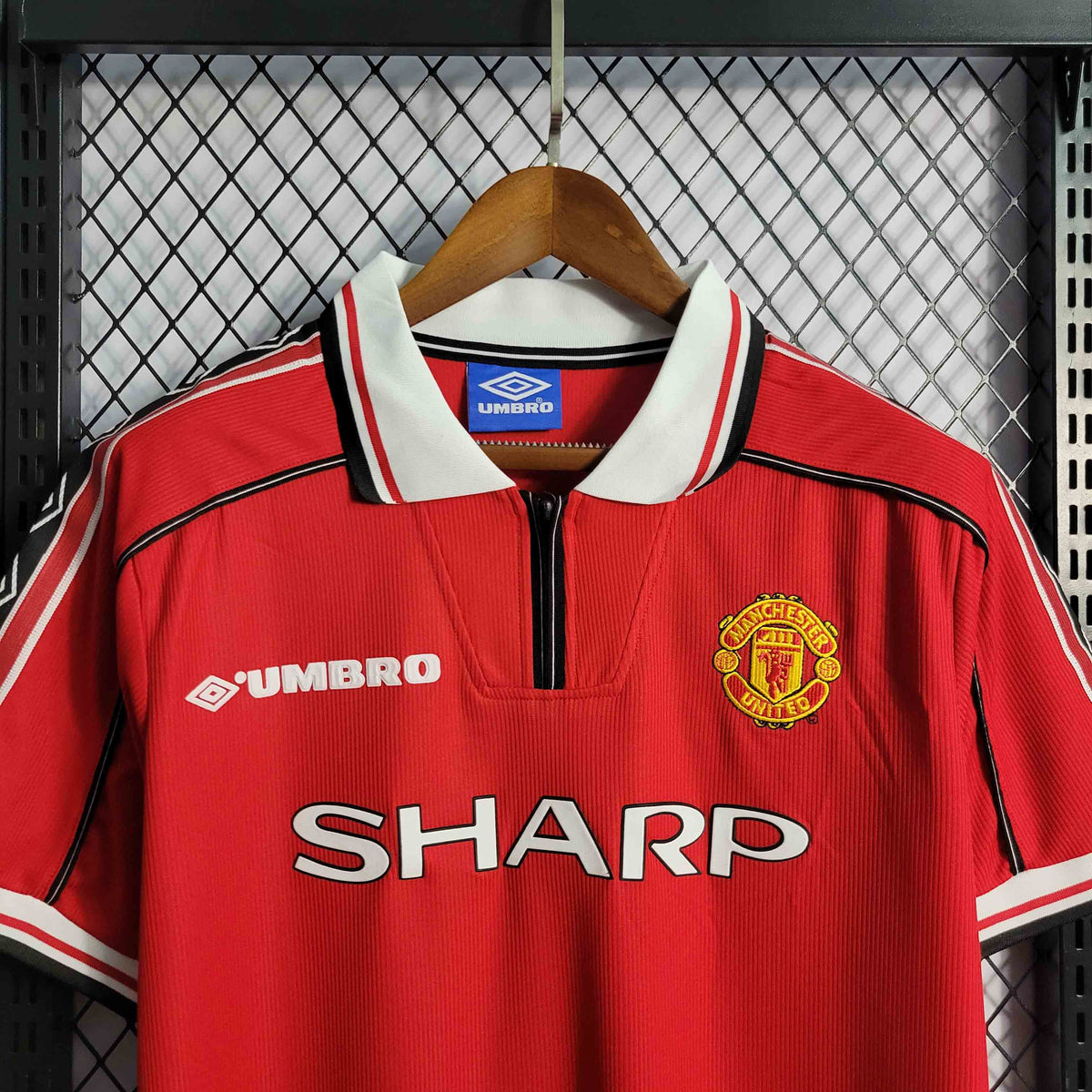 Camisa Manchester United Home 1998/99 - Umbro Retrô Masculina - Vermelha/Preta