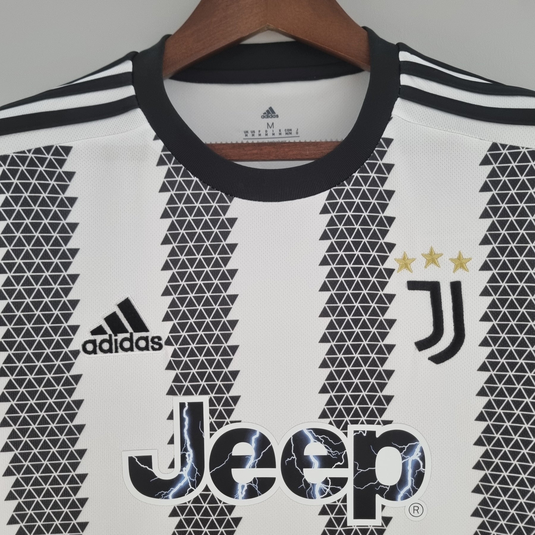 Camisa Juventus Home 2022/23 - Adidas Torcedor Masculina - Branca/Preta