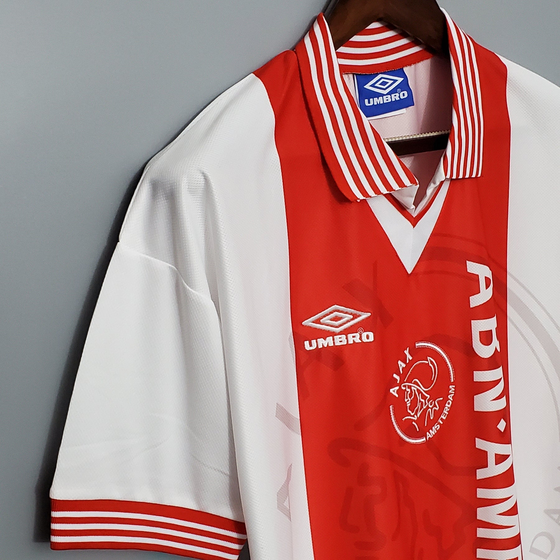 Camisa Ajax Home 1995/96 - Umbro Retrô Masculina - Branca/Vermelha