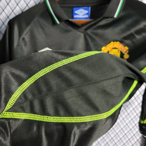 Camisa Manchester United Away 1998 - Umbro Retrô Masculina - Preta/Verde