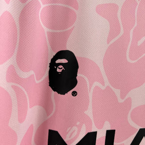 Camisa Inter Miami Edição Especial Bape 2023/24 - Bape Torcedor Masculina - Rosa/Branca