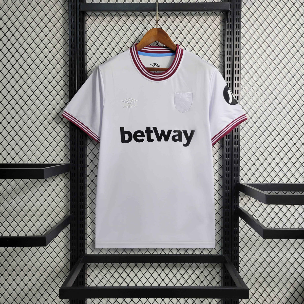 Camisa West Ham Away 2023/24 - Umbro Torcedor Masculina - Branca/Vermelha