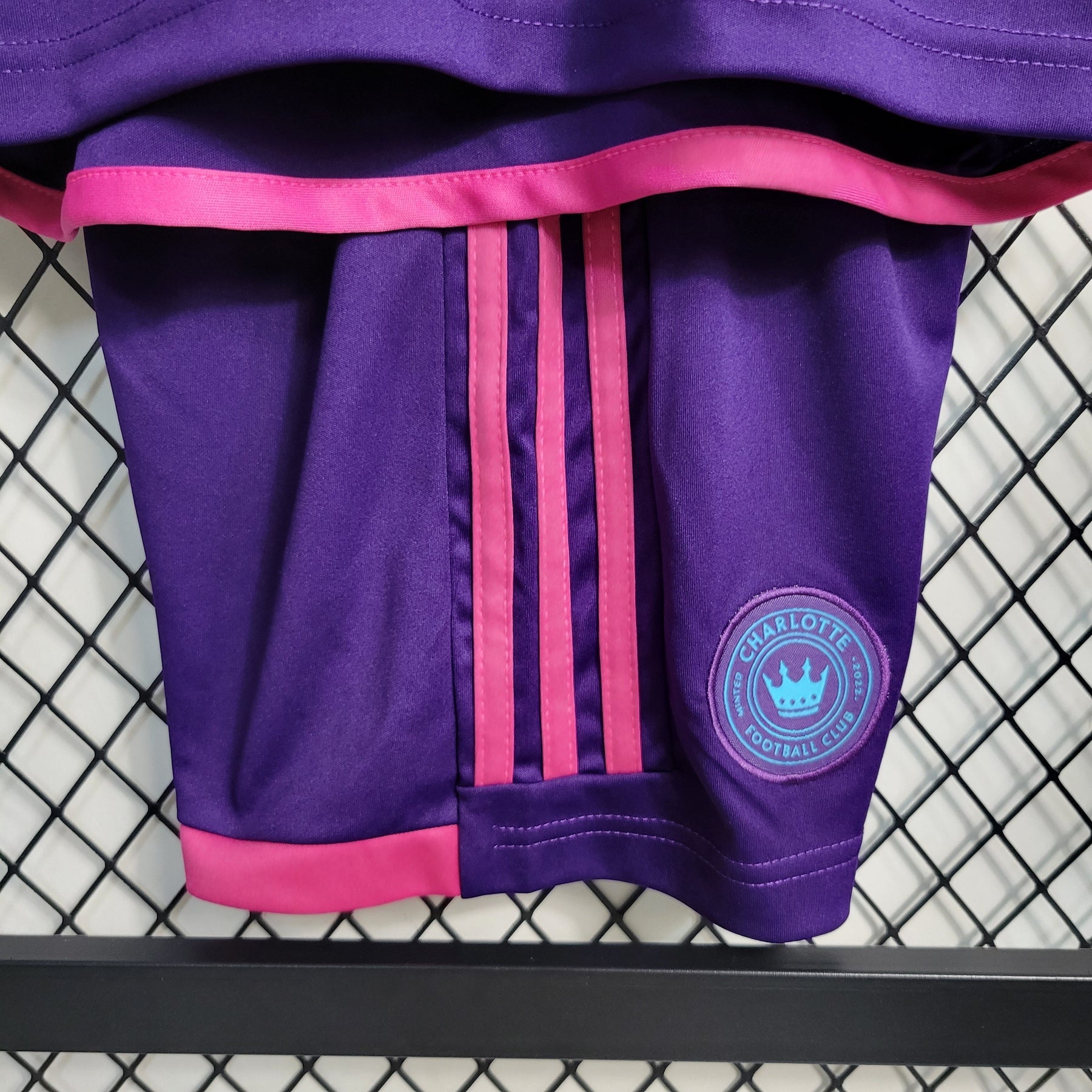 Kit Infantil Charlotte Away 2023/24 - Adidas Torcedor - Roxa/Rosa