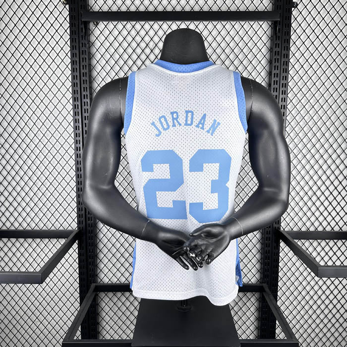 Regata Carolina do Norte Retrô Mitchell & Ness 1983/1984 Michael Jordan Branca