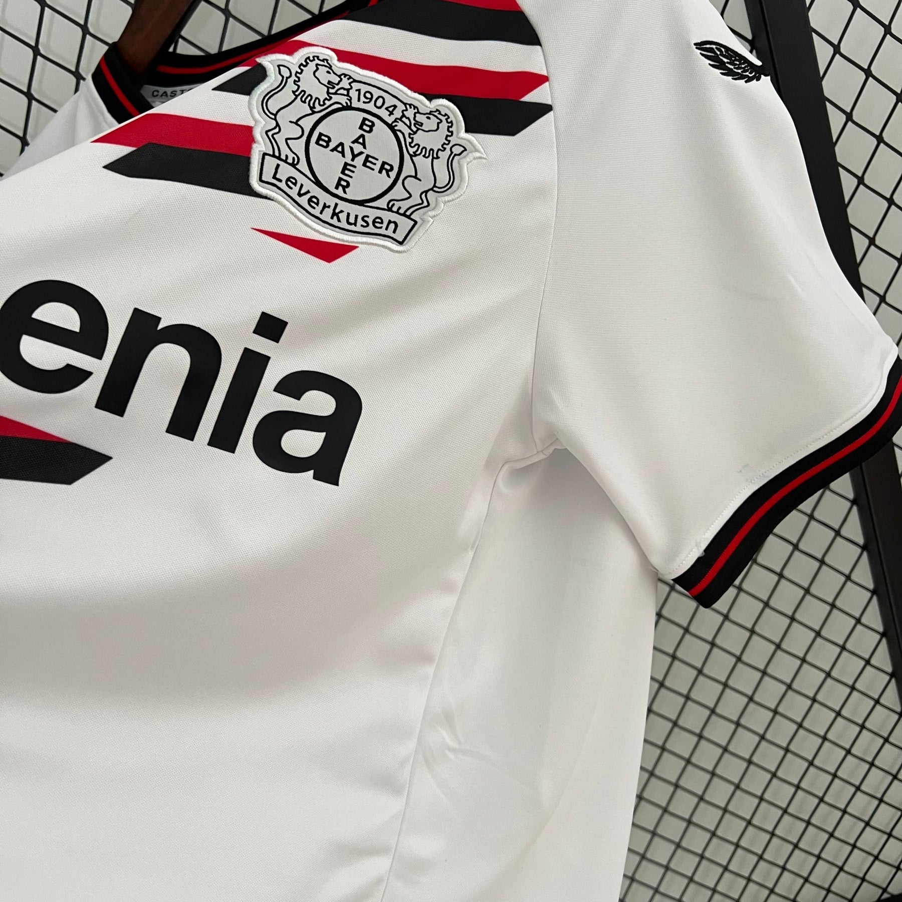 Camisa Bayer Leverkusen Home 2023/24 - Castore Torcedor  Masculina - Branca/Vermelha