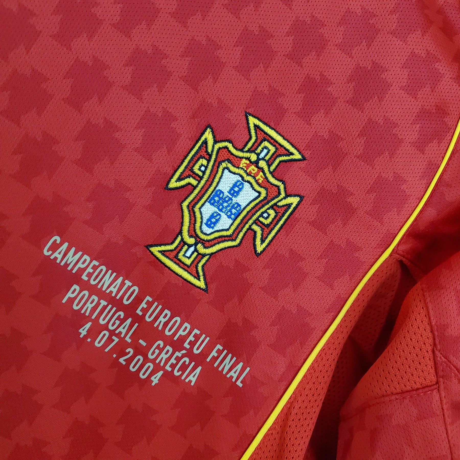 Camisa Seleção Portugal Home 2004/05 - Nike Retrô Masculina - Vermelha/Verde