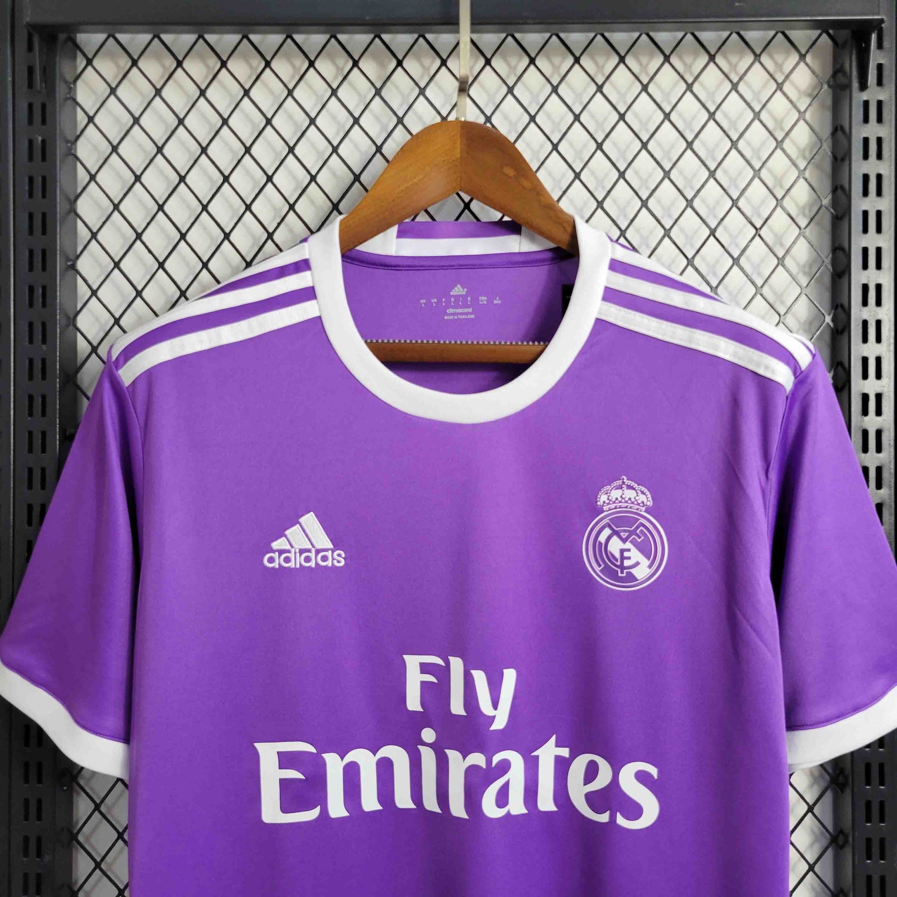 Camisa Real Madrid Away 2016/17- Adidas Retrô Masculina - Roxa/Branca