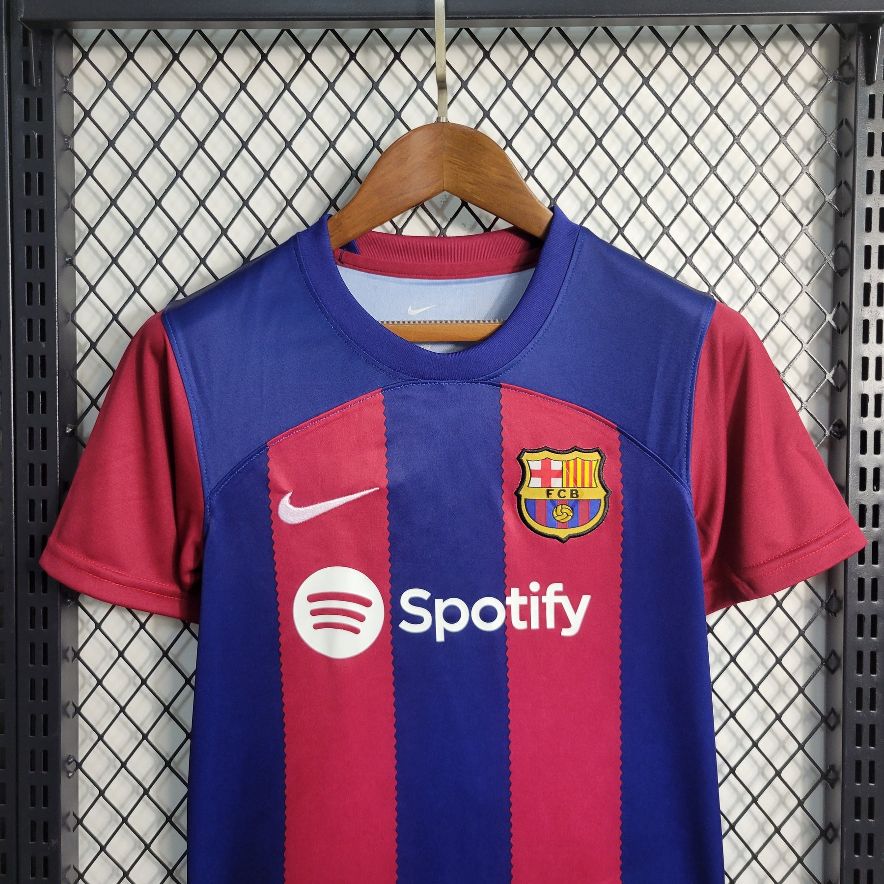 Kit Infantil Barcelona Home 2023/24 - Nike Torcedor - Azul/Vermelha