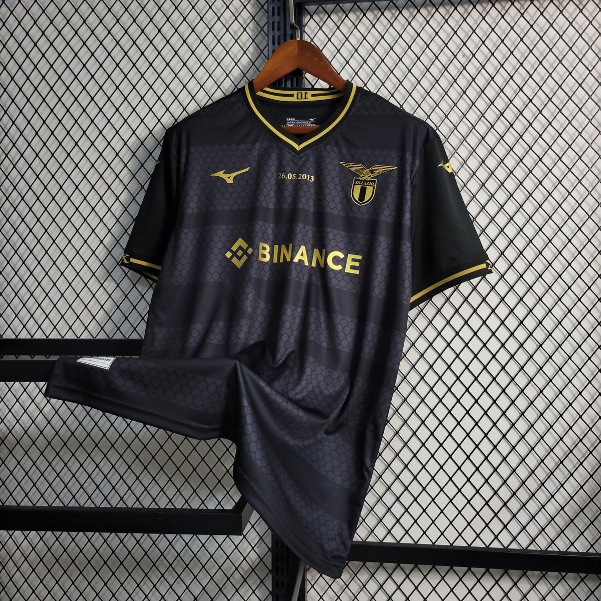 Camisa Lazio 2023/24 - Mizuno Torcedor Masculina - Edição Especial 100 anos - Preta/Dourada