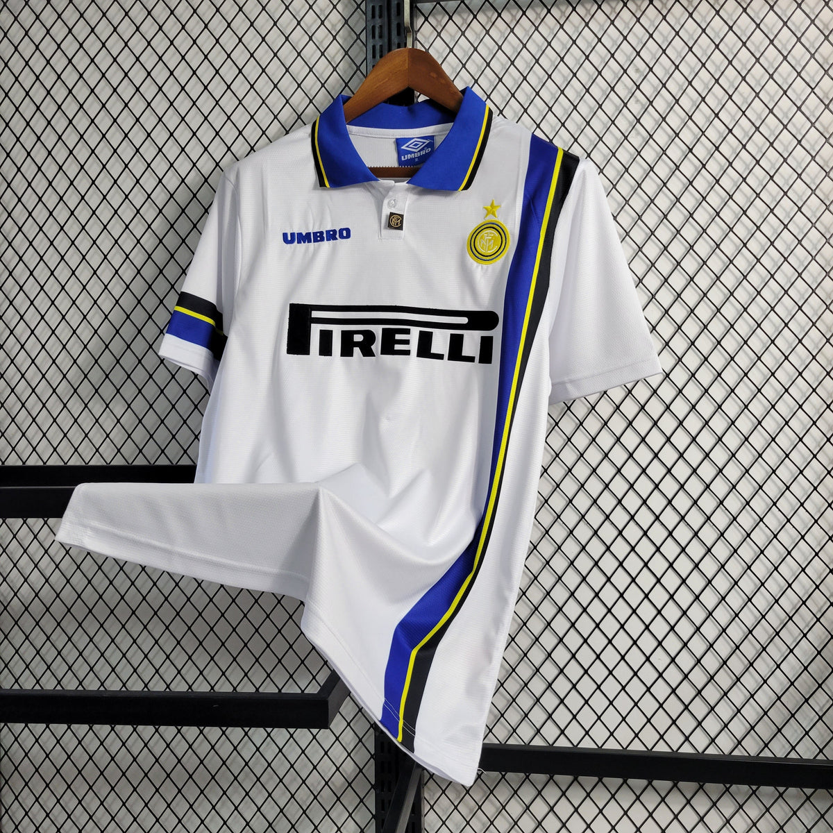 Camisa Inter de Milão Away 1997/98 - Umbro Retrô Masculina - Branca/Azul