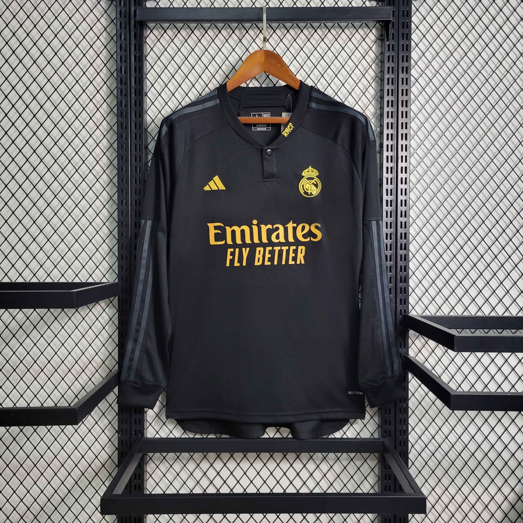 Camisa Manga Longa Real Madrid Third 2023/24 - Adidas Torcedor Masculina - Preta/Dourada