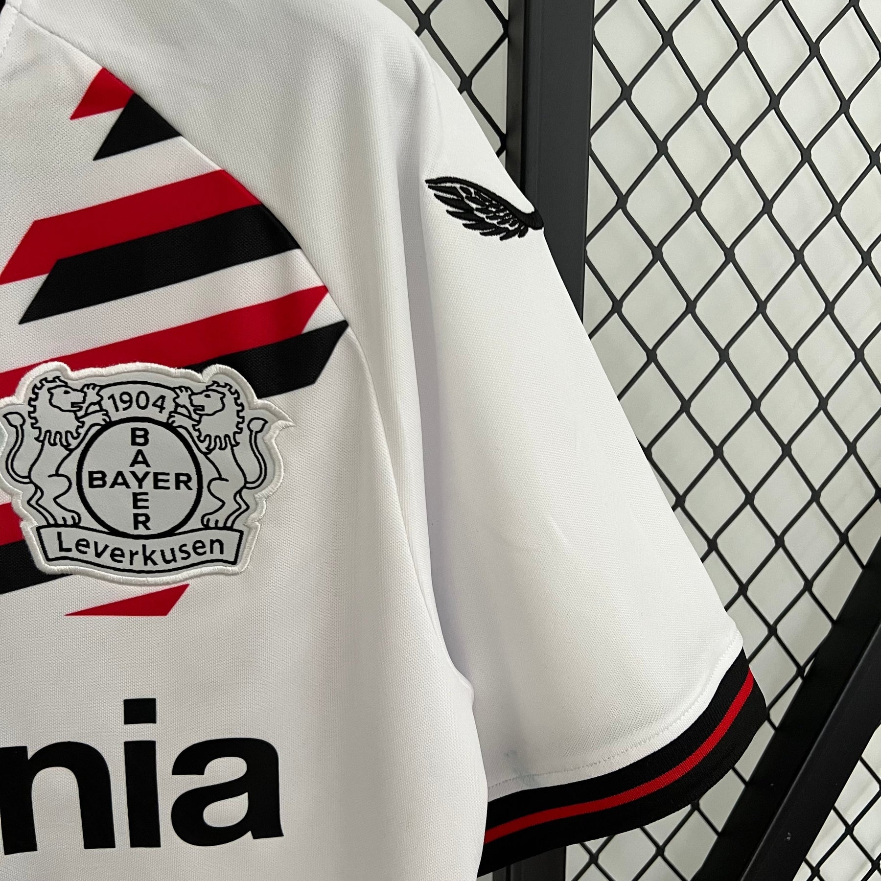 Camisa Bayer Leverkusen Home 2023/24 - Castore Torcedor  Masculina - Branca/Vermelha