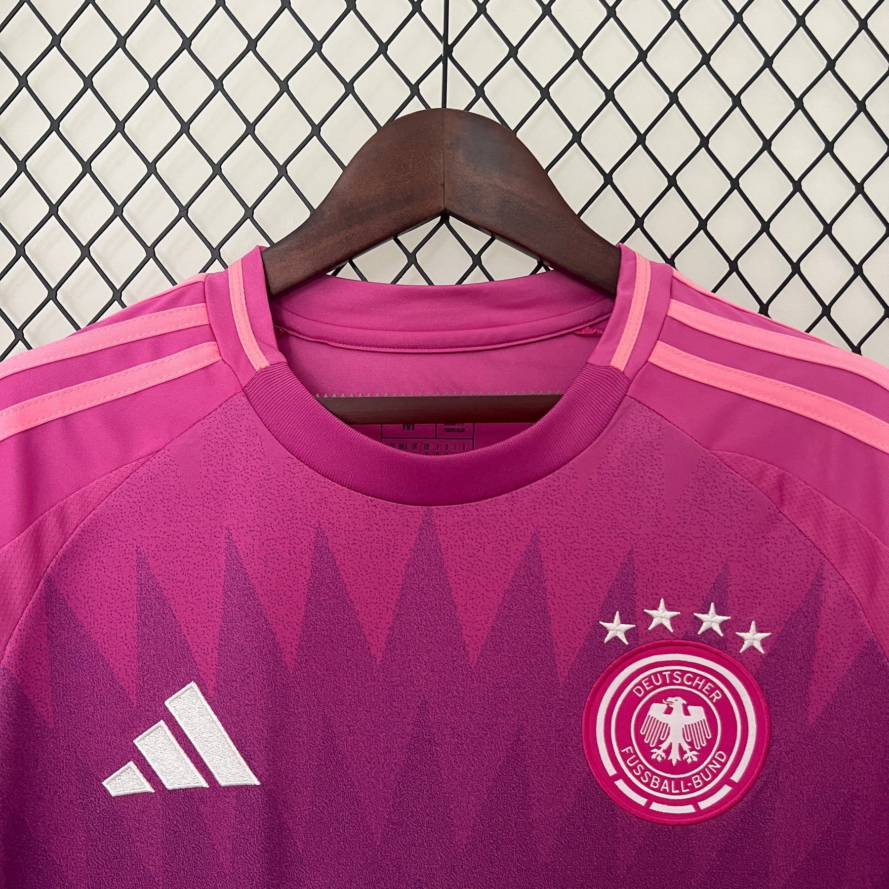 Camisa Seleção Alemanha Away 2024/25 - Adidas Torcedor Masculina - Rosa/Roxa