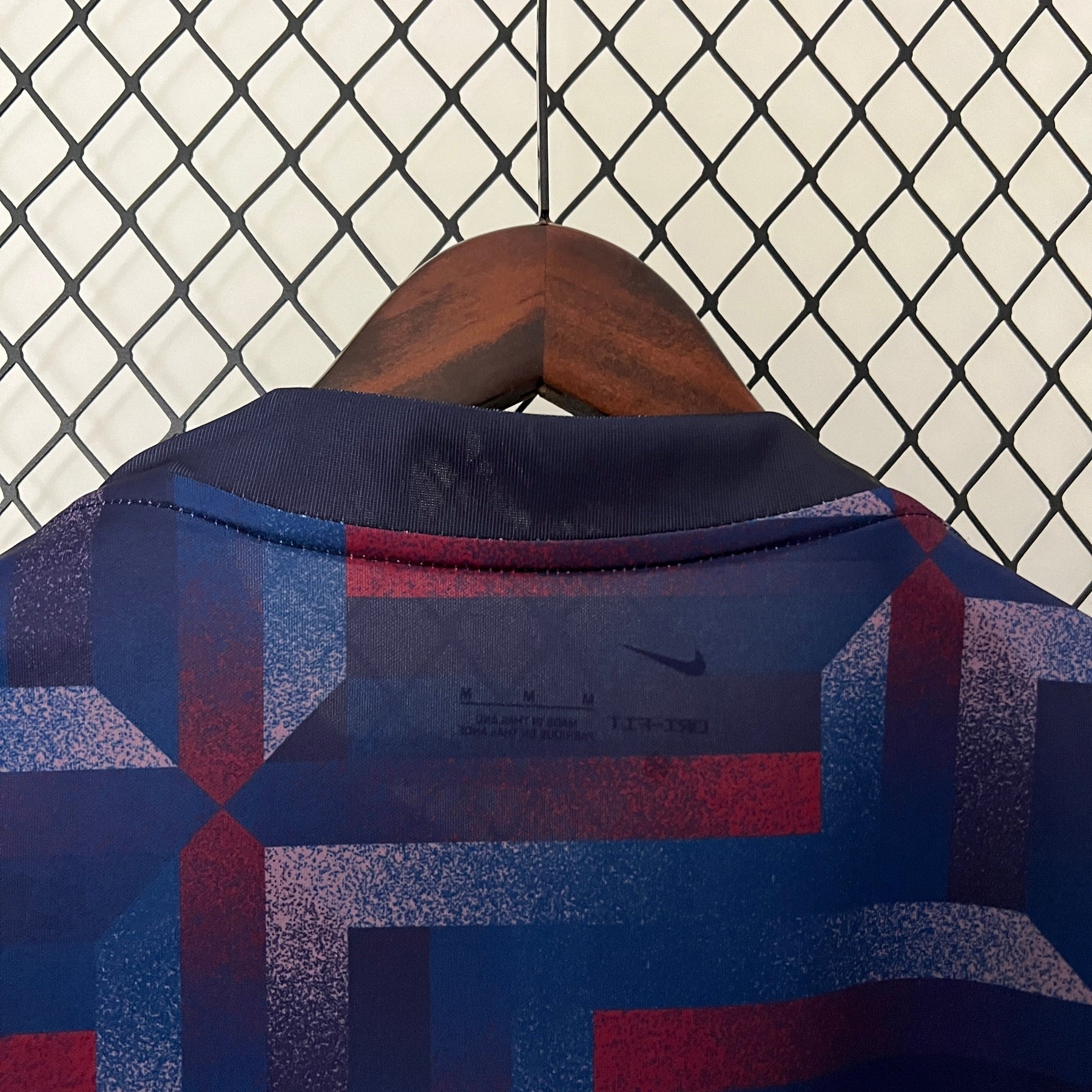 Camisa Seleção Inglaterra Treino 2024/25 - Nike Torcedor Masculina - Azul/Vermelha