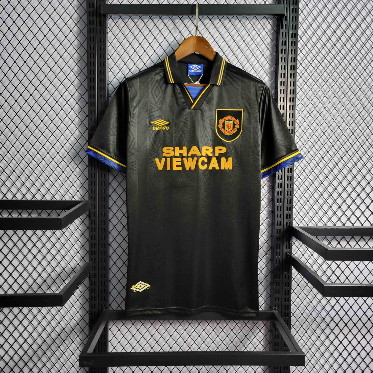 Camisa Manchester United Away 1993/94 - Umbro Retrô Masculina - Preta/Dourada