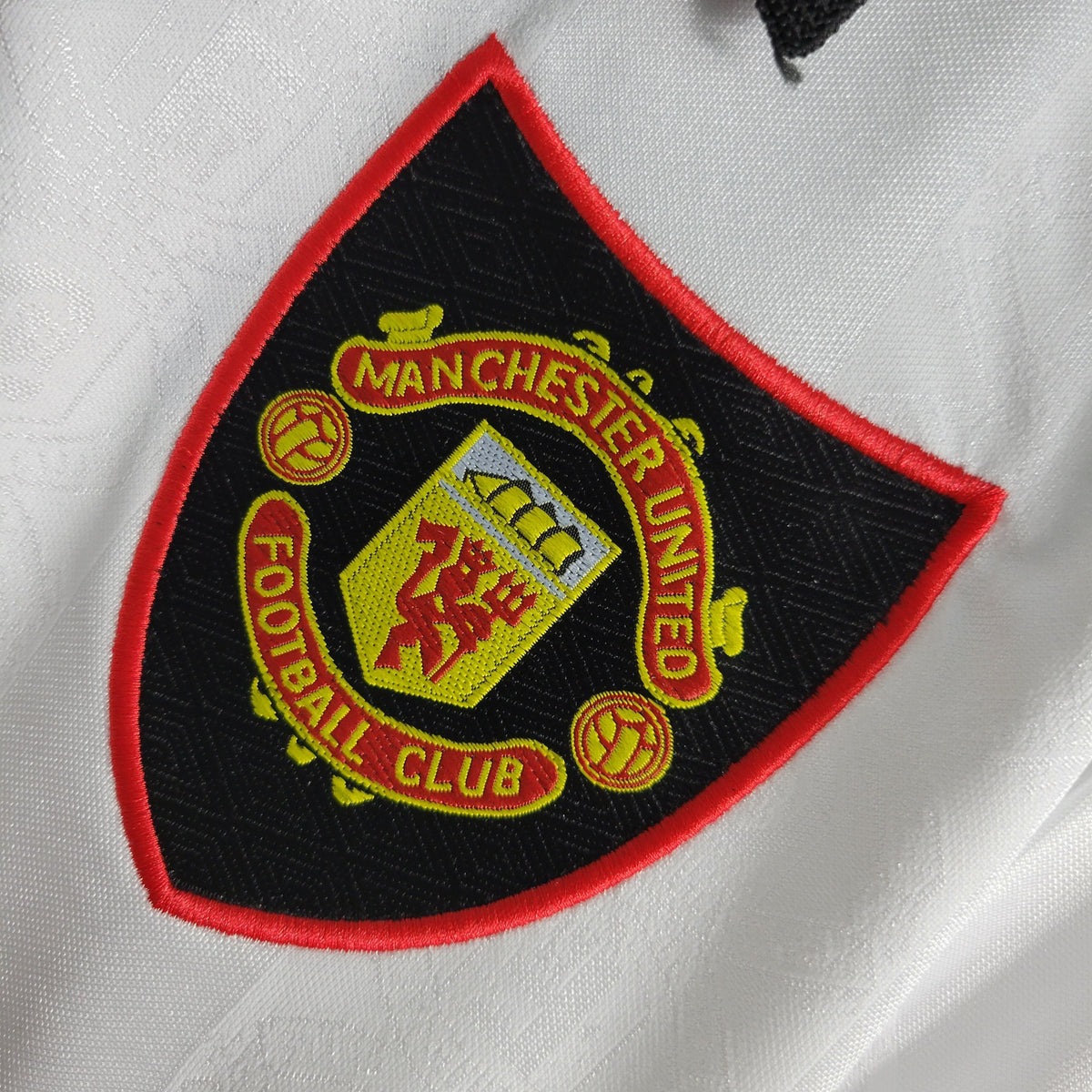 Camisa Manchester United Away 1997/99 - Umbro Retrô Masculina - Branca/Preta