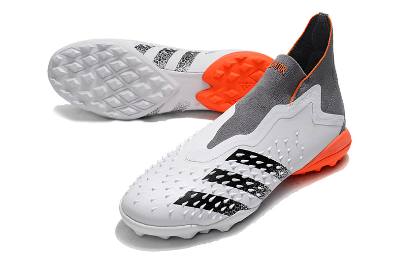 Chuteira Adidas Predator Freak + Society White Spark