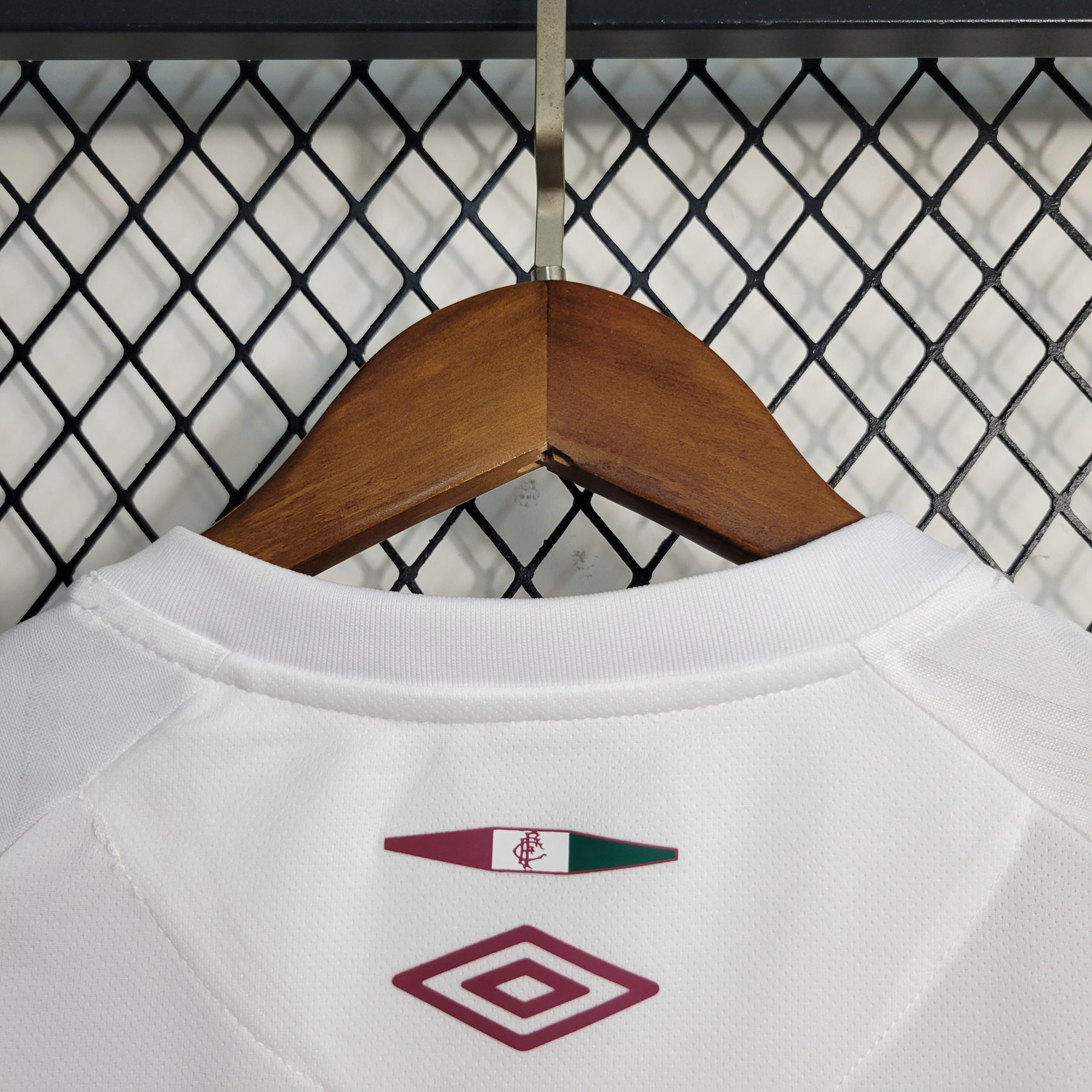 Camisa Fluminense Away 2023/24 - Umbro Torcedor Feminina - Branca/Verde