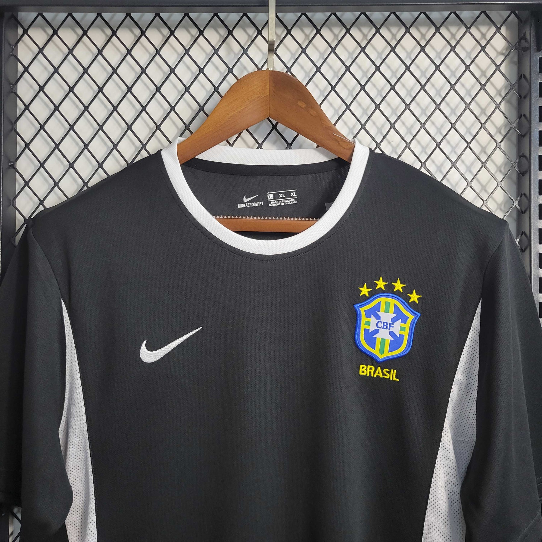 Camisa Seleção Brasil Goleiro 2002 - Nike Retrô Masculina - Preta/Branca