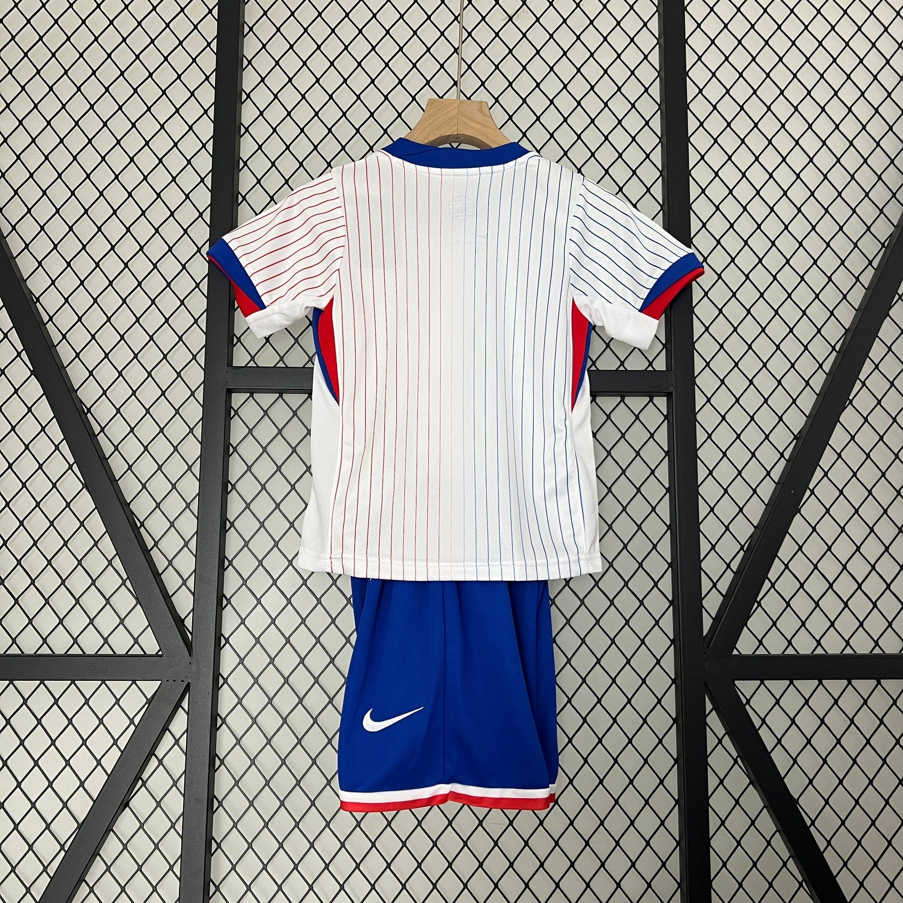 Kit Infantil Seleção França Away 2024/25 - Nike Torcedor - Branca/Azul