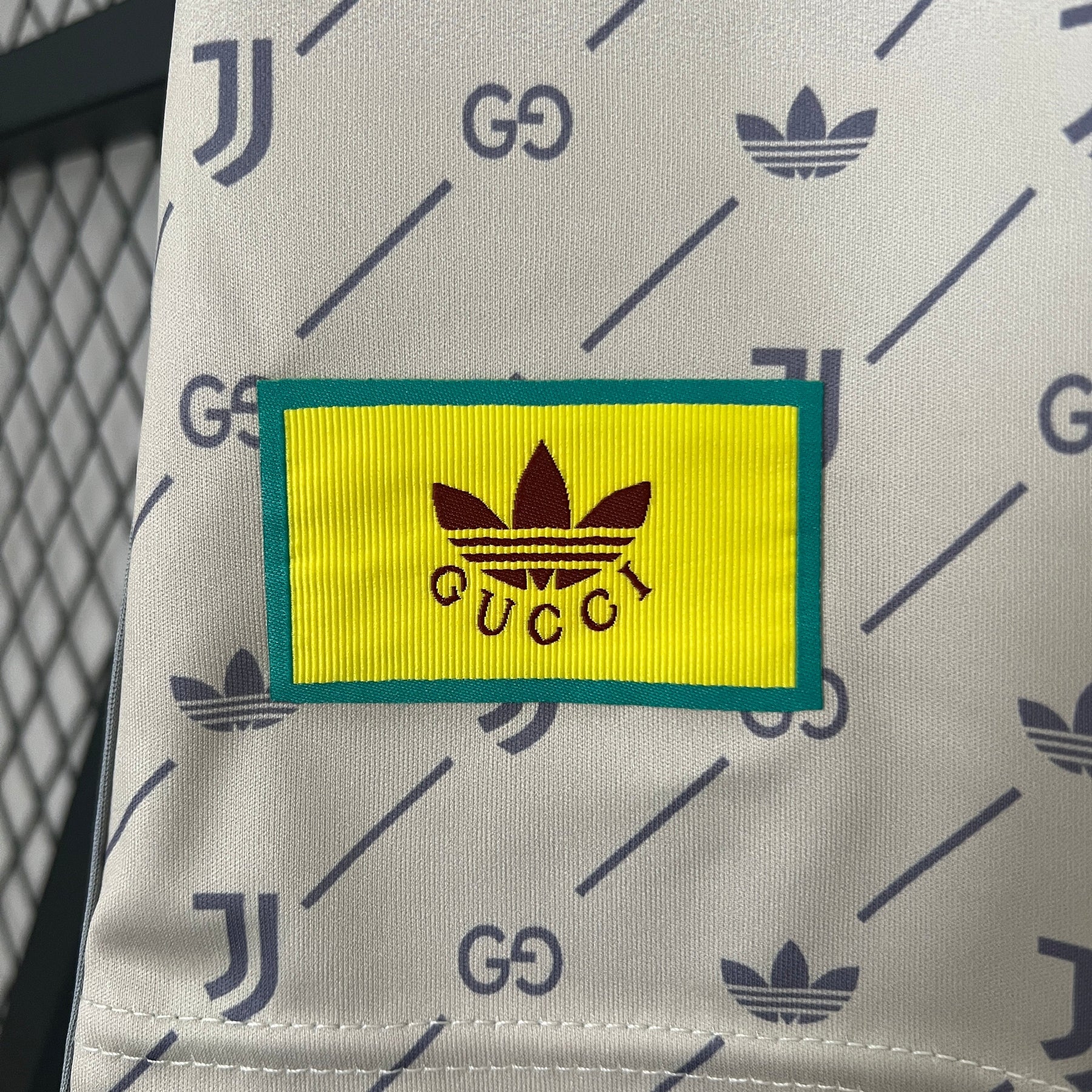 Camisa Juventus Edição Especial 2024/25 - Adidas Torcedor Masculina - Bege/Cinza