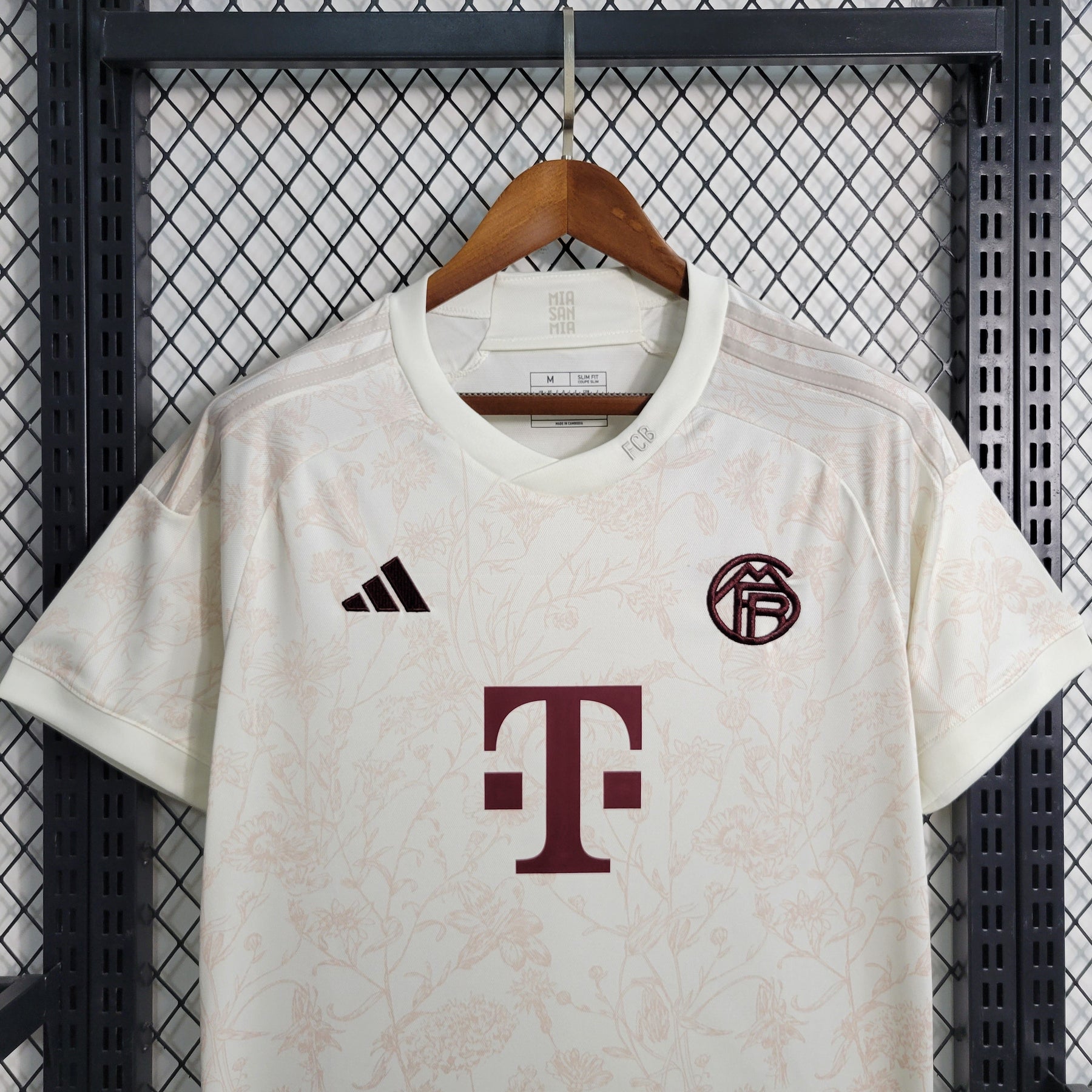 Camisa Bayern de Munique Third 2023/24 - Adidas Torcedor Masculina - Bege/Bordo