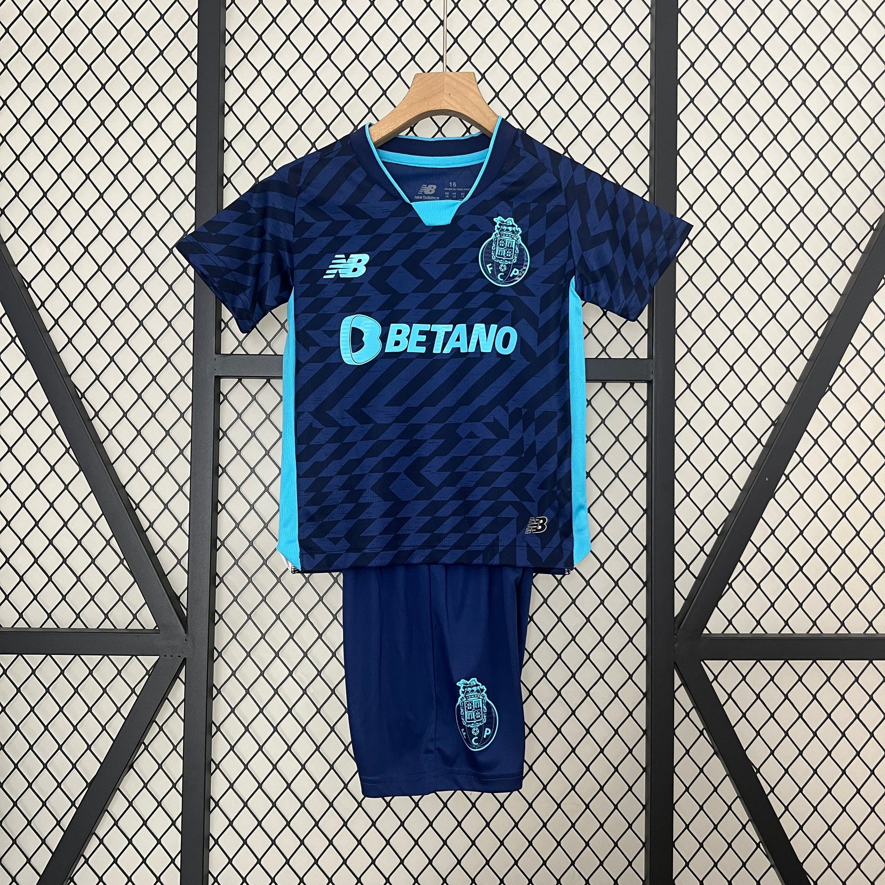 Kit Infantil Porto Third 2024/25 - New Balace Torcedor - Azul