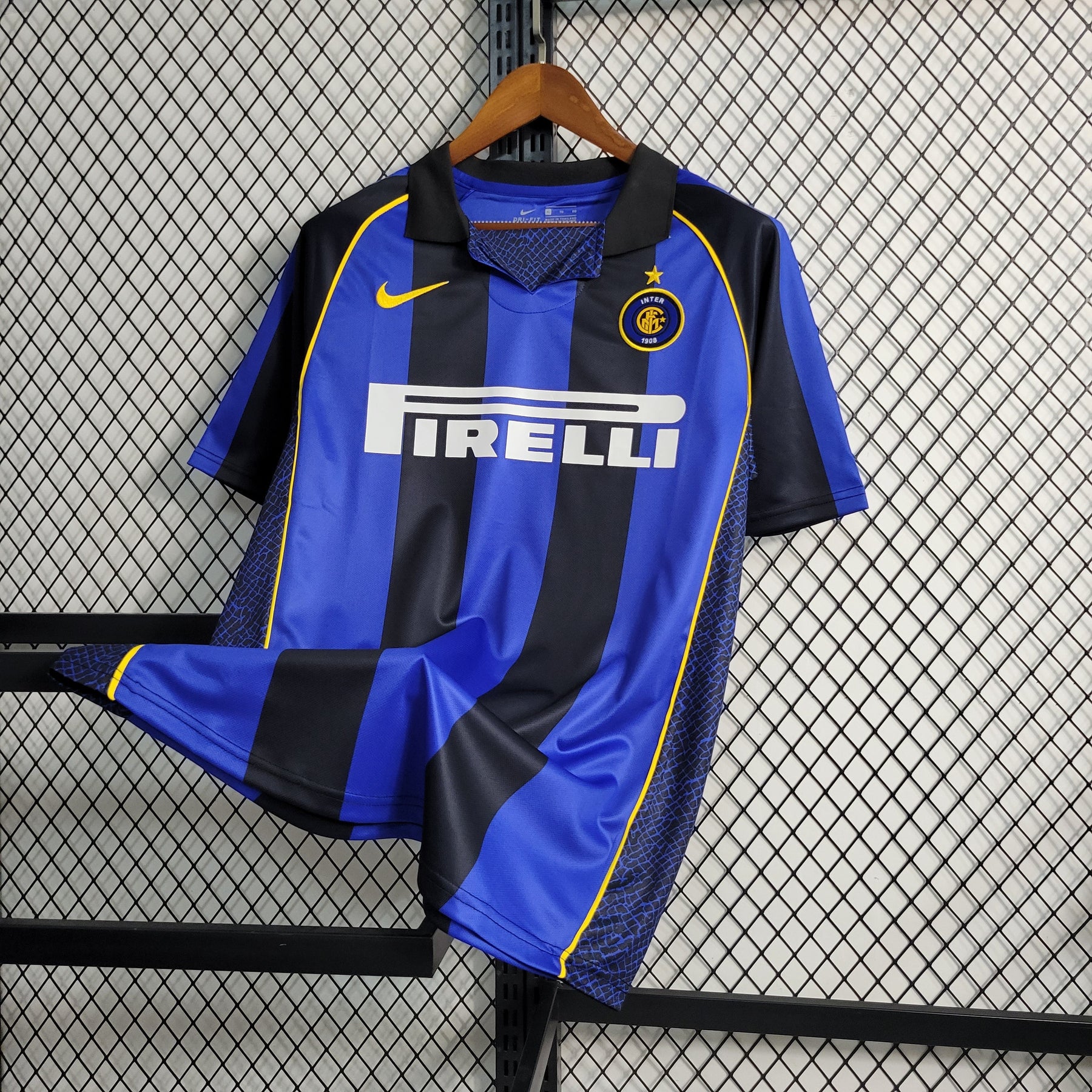 Camisa Inter de Milão 2001/02 - Nike Retrô Masculina - Azul/Preta