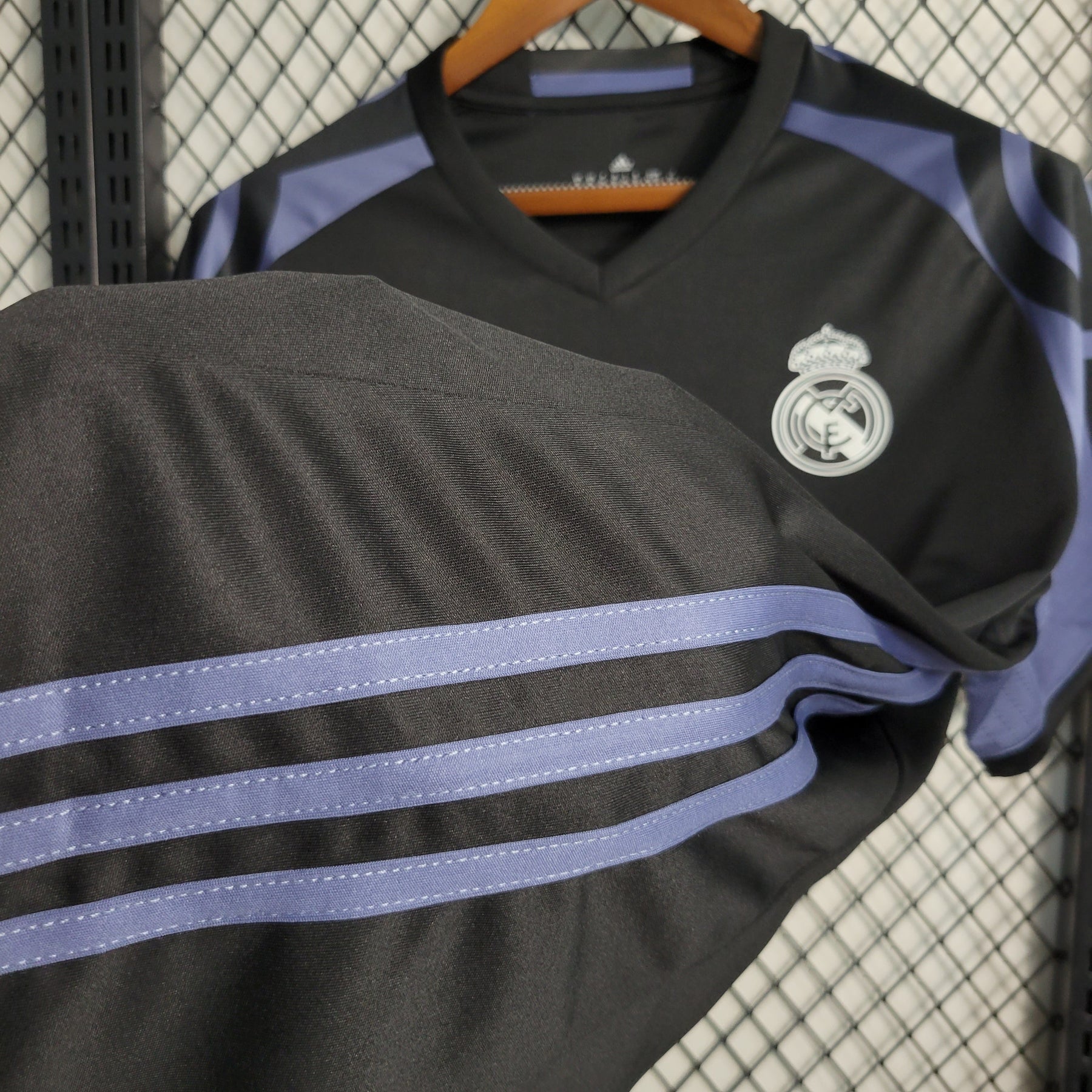 Camisa Real Madrid Third 2016/17 - Adidas Retrô Masculina - Preta/Lilás