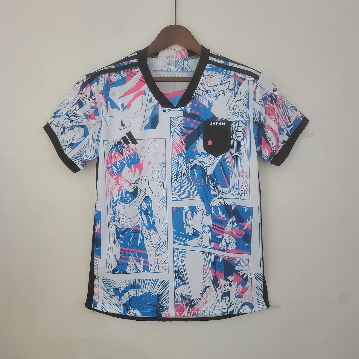 Camisa Seleção Japão Edição Especial Anime 2022/23 - Adidas Torcedor Masculina - Rosa/Azul