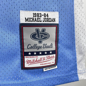 Regata Carolina do Norte Retrô Mitchell & Ness 1983/1984 Michael Jordan Azul