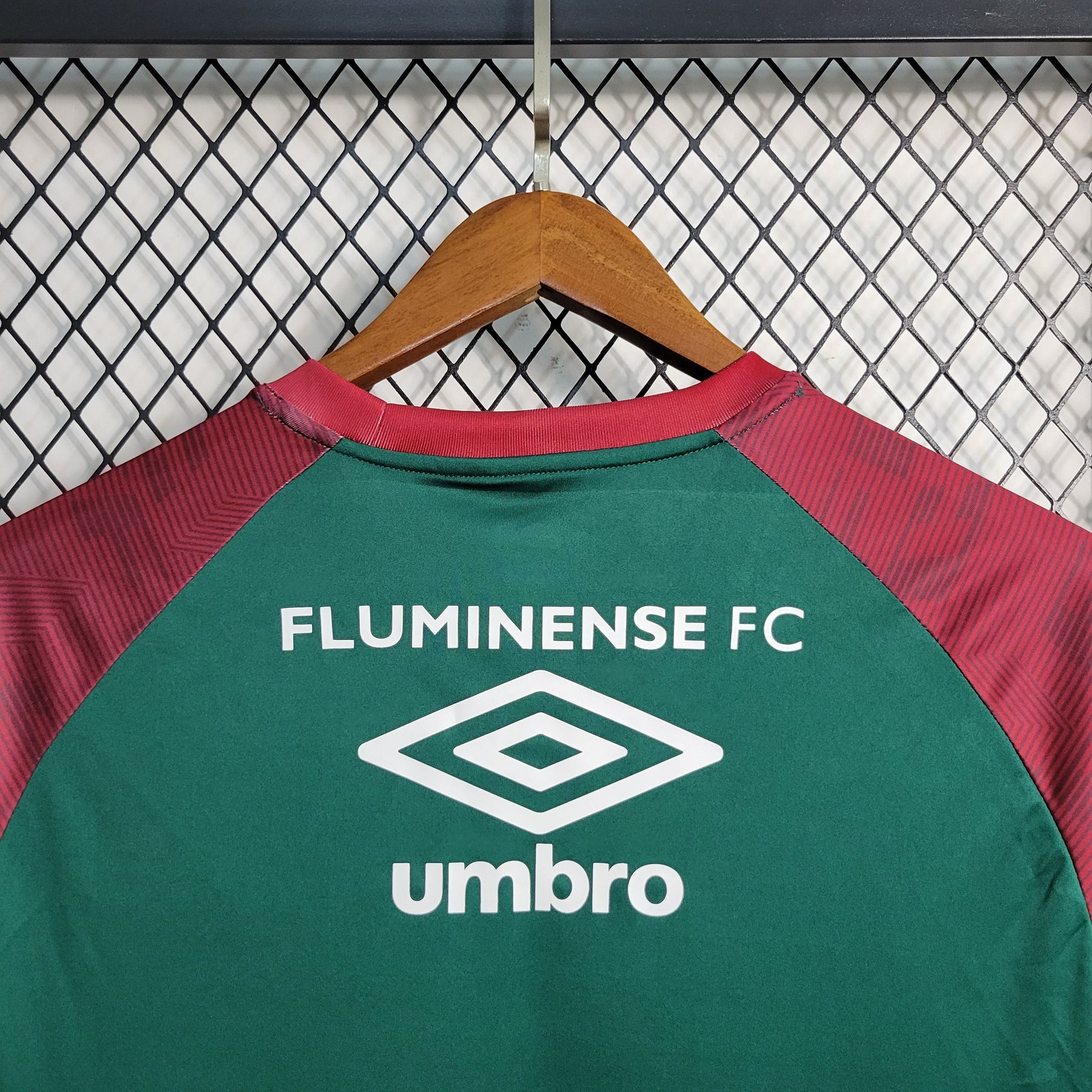 Camisa Fluminense Treino 2023/24 - Umbro Torcedor Masculina - Verde/Bordo