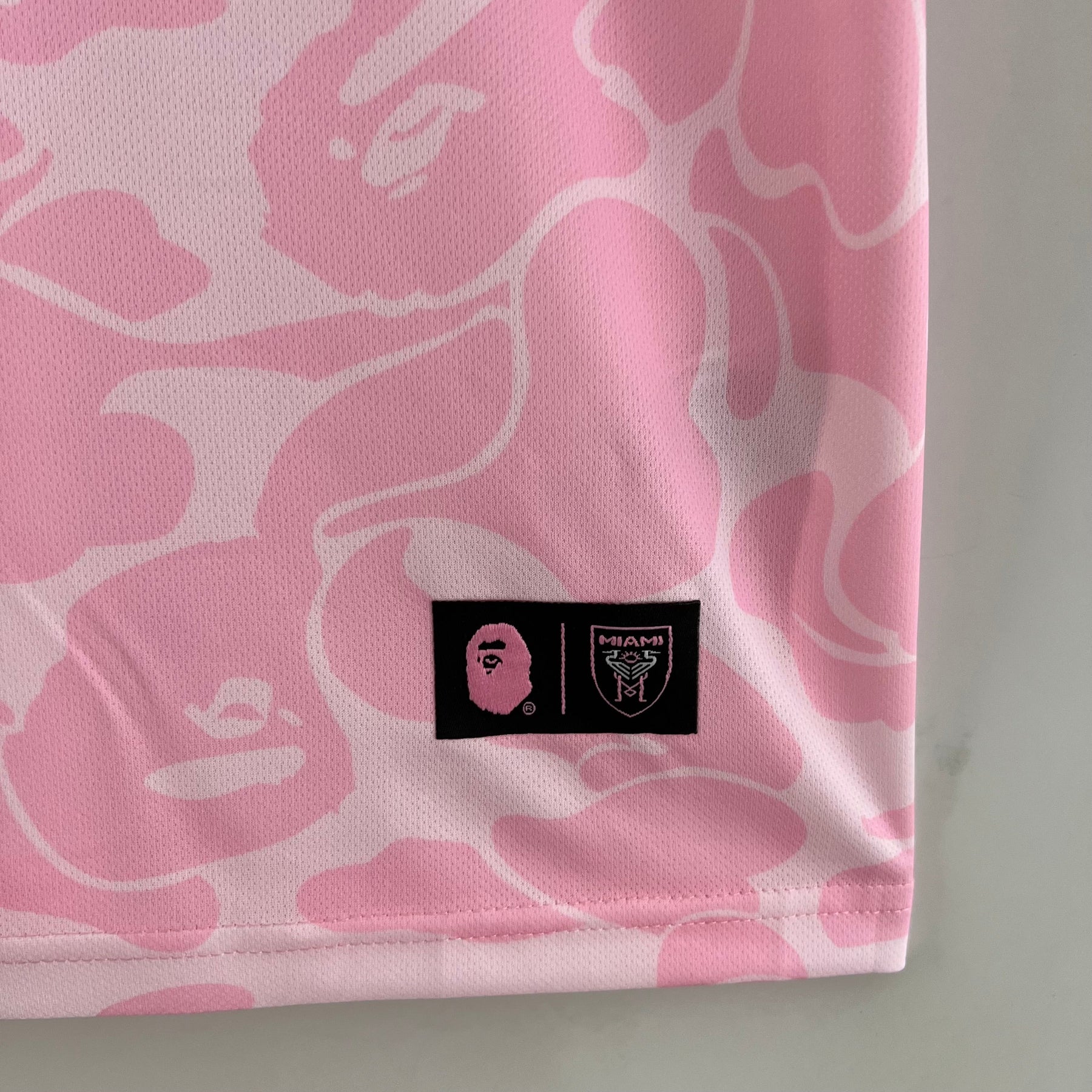 Camisa Inter Miami Edição Especial Bape 2023/24 - Bape Torcedor Masculina - Rosa/Branca