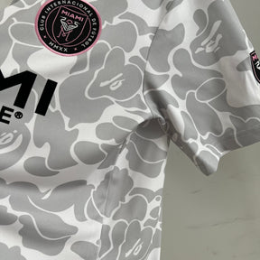 Camisa Inter Miami Edição Especial Bape 2023/24 - Bape Torcedor Masculina - Cinza/Branca