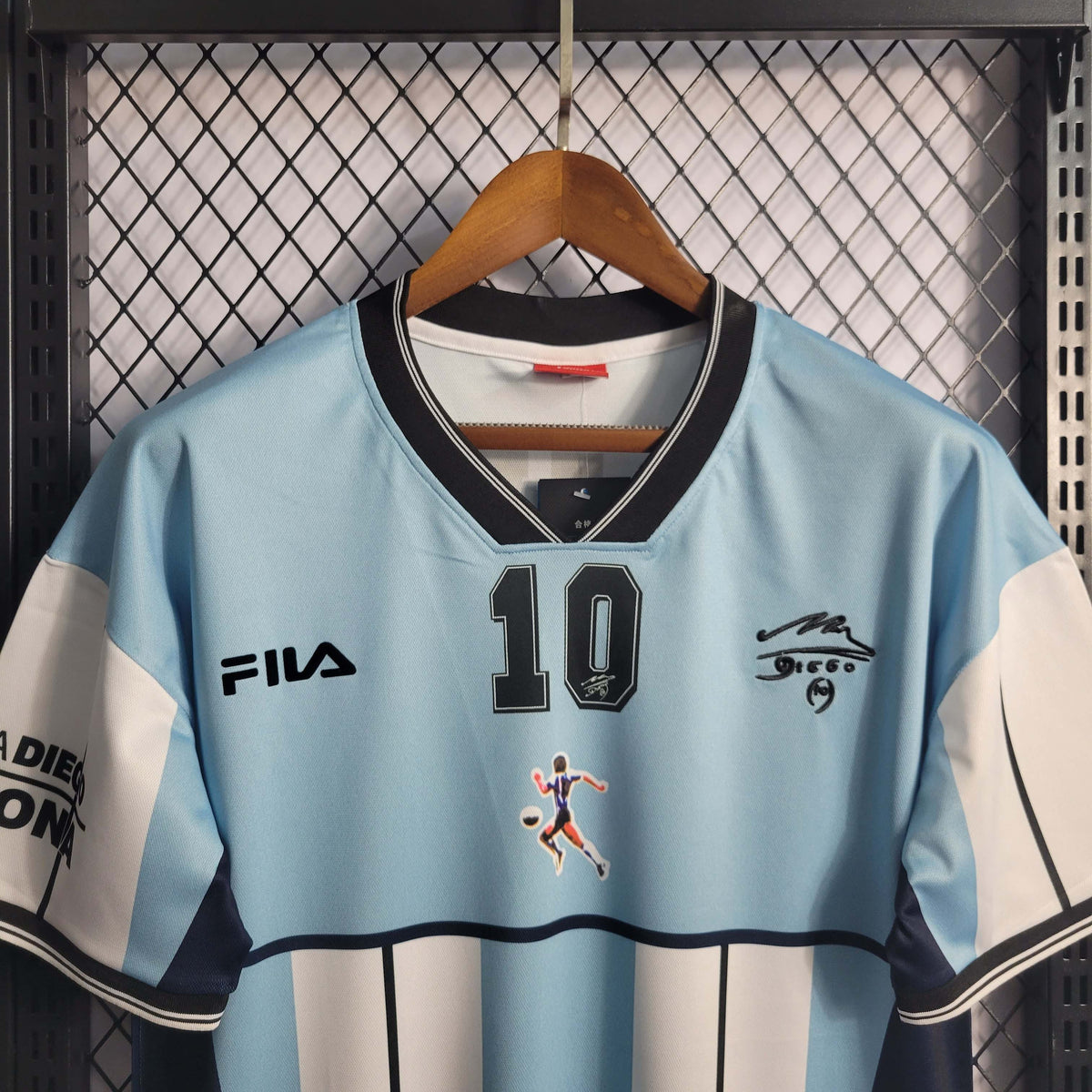 Camisa Seleção Argentina Edição Especial Maradona 2001 - Fila Retrô Masculina - Azul/Branca