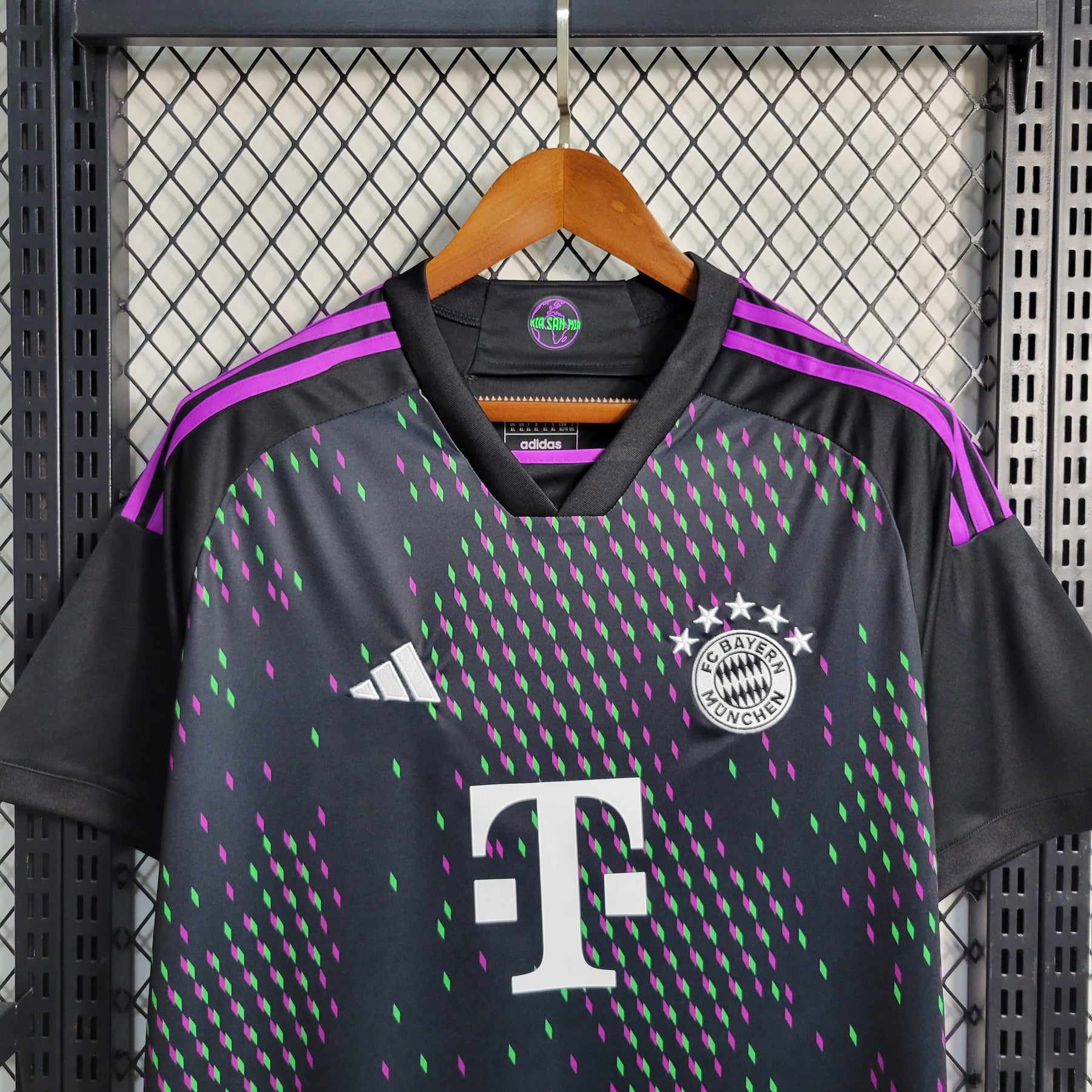 Camisa Bayern de Munique Away 2023/24 - Adidas Torcedor Masculina - Preta/Roxa