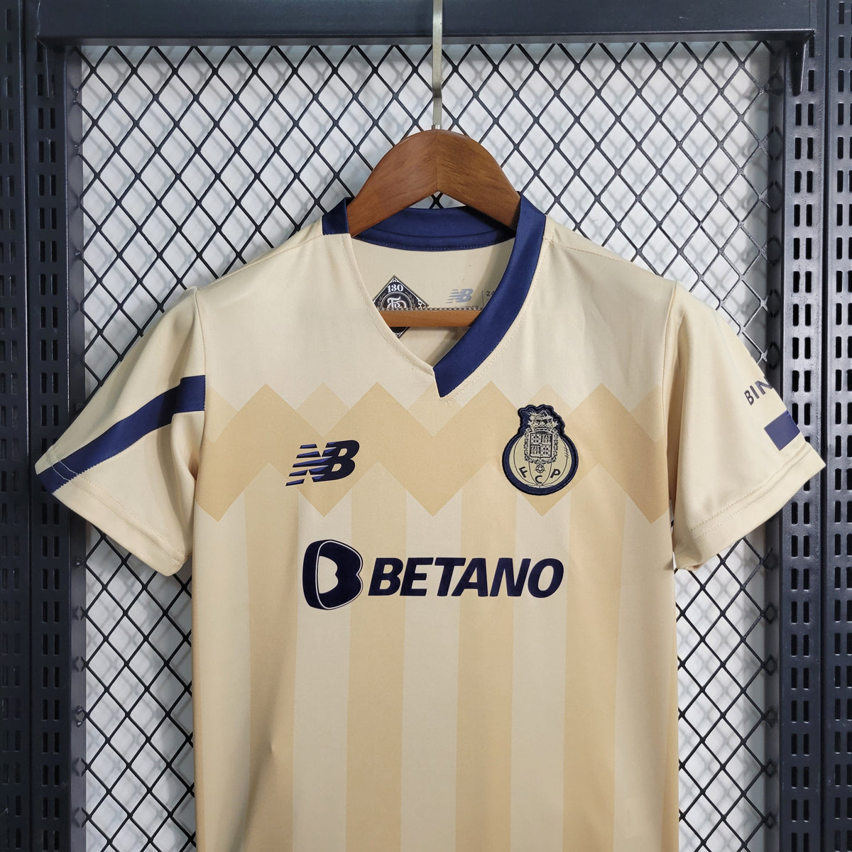 Kit Infantil Porto Away 2023/24 - New Balace Torcedor - Bege/Preta