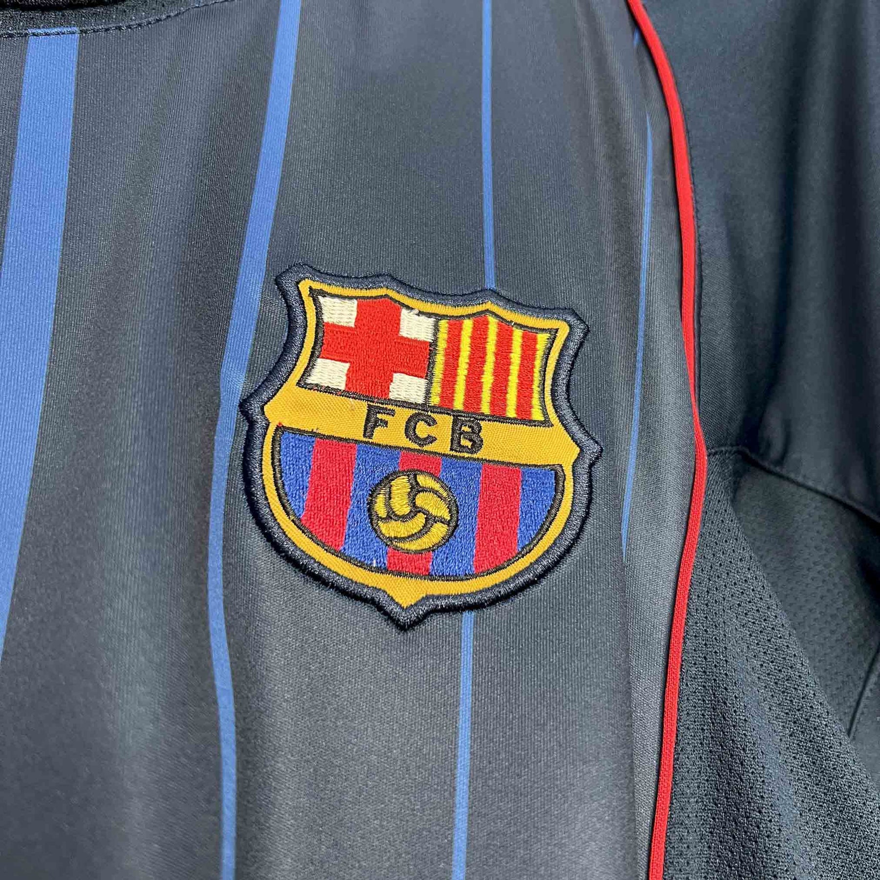 Camisa Barcelona Away 2004/05 - Nike Retrô Masculina - Azul/Preta