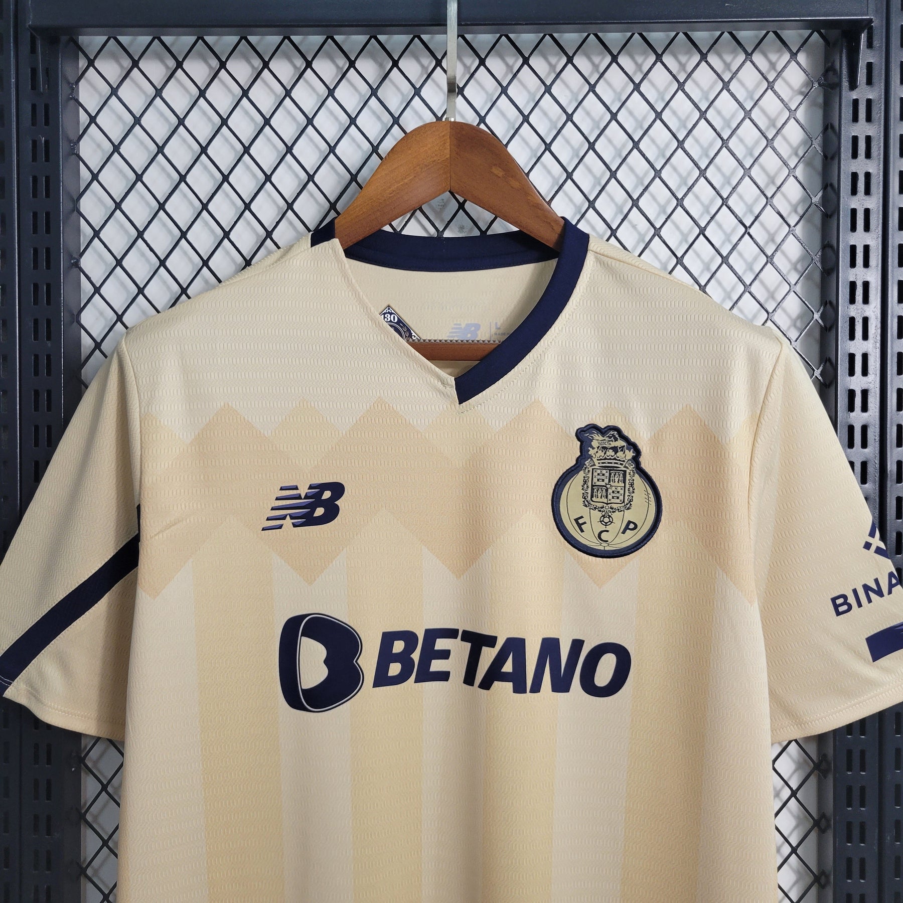 Camisa Porto Away 2023/24 - New Balace Torcedor Masculina - Bege/Preta