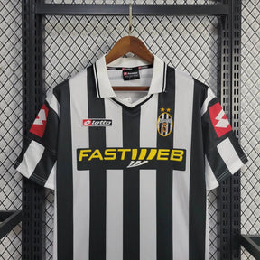 Camisa Juventus Home 2001/02 - Lotto Retrô Masculina - Branca/Preta