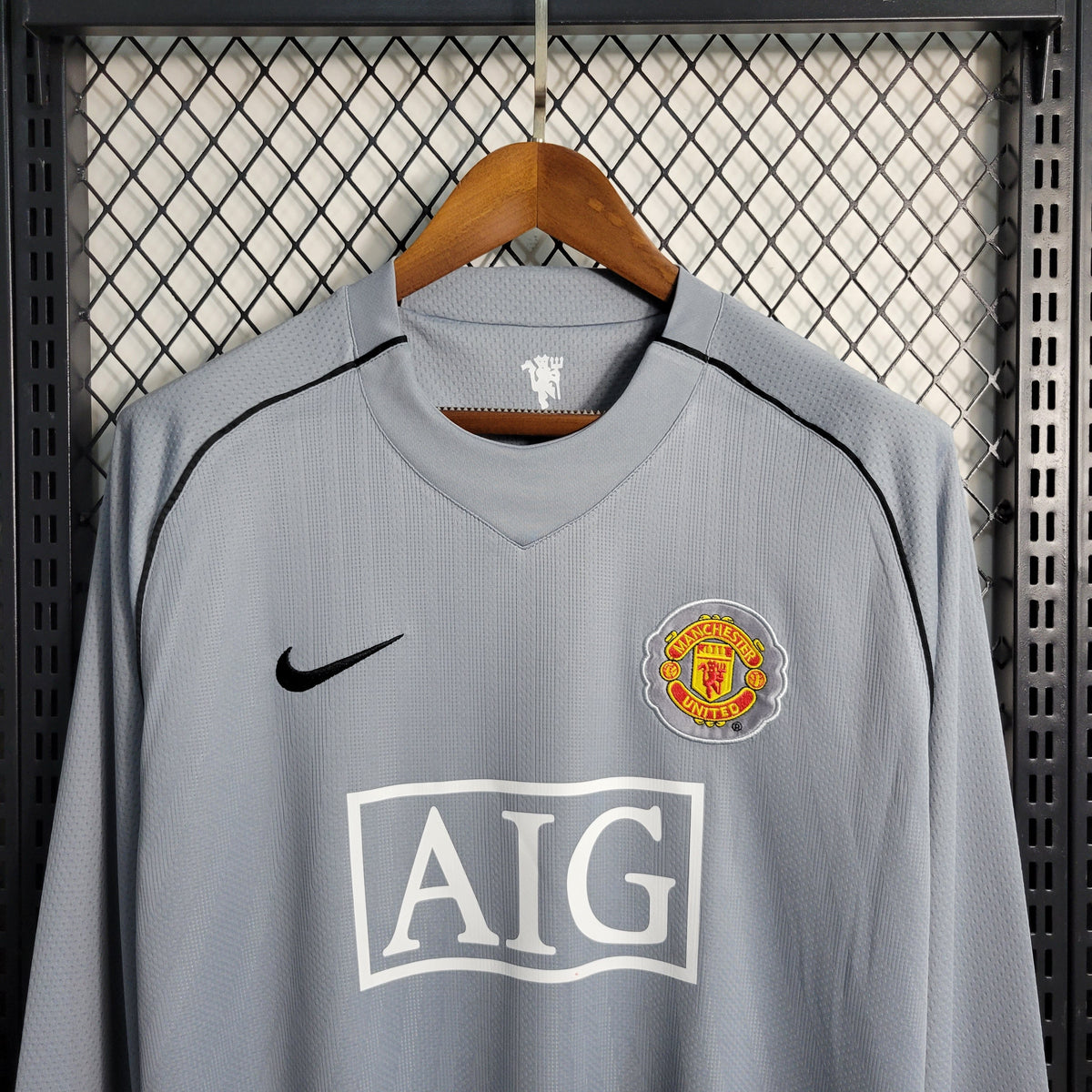 Camisa Manchester United Manga Longa Goleiro 2007/08 - Nike Retrô Masculina - Cinza/Preta