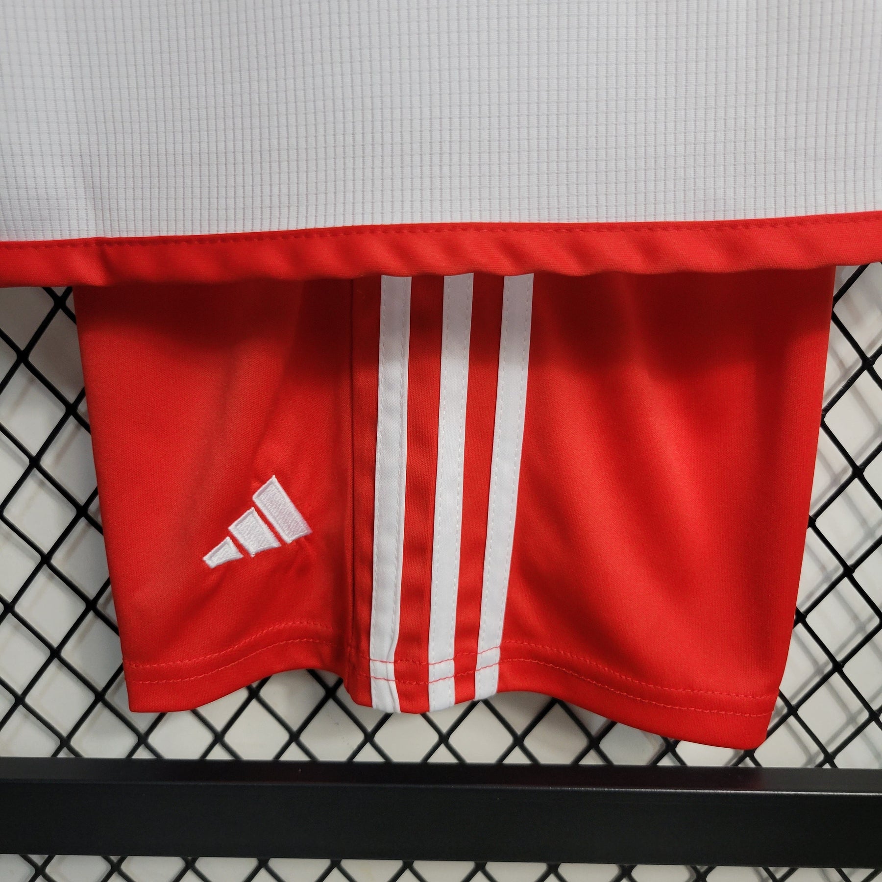 Kit Infantil Bayern de Munchen Home 2023/24 - Adidas Torcedor - Branca/Vermelha