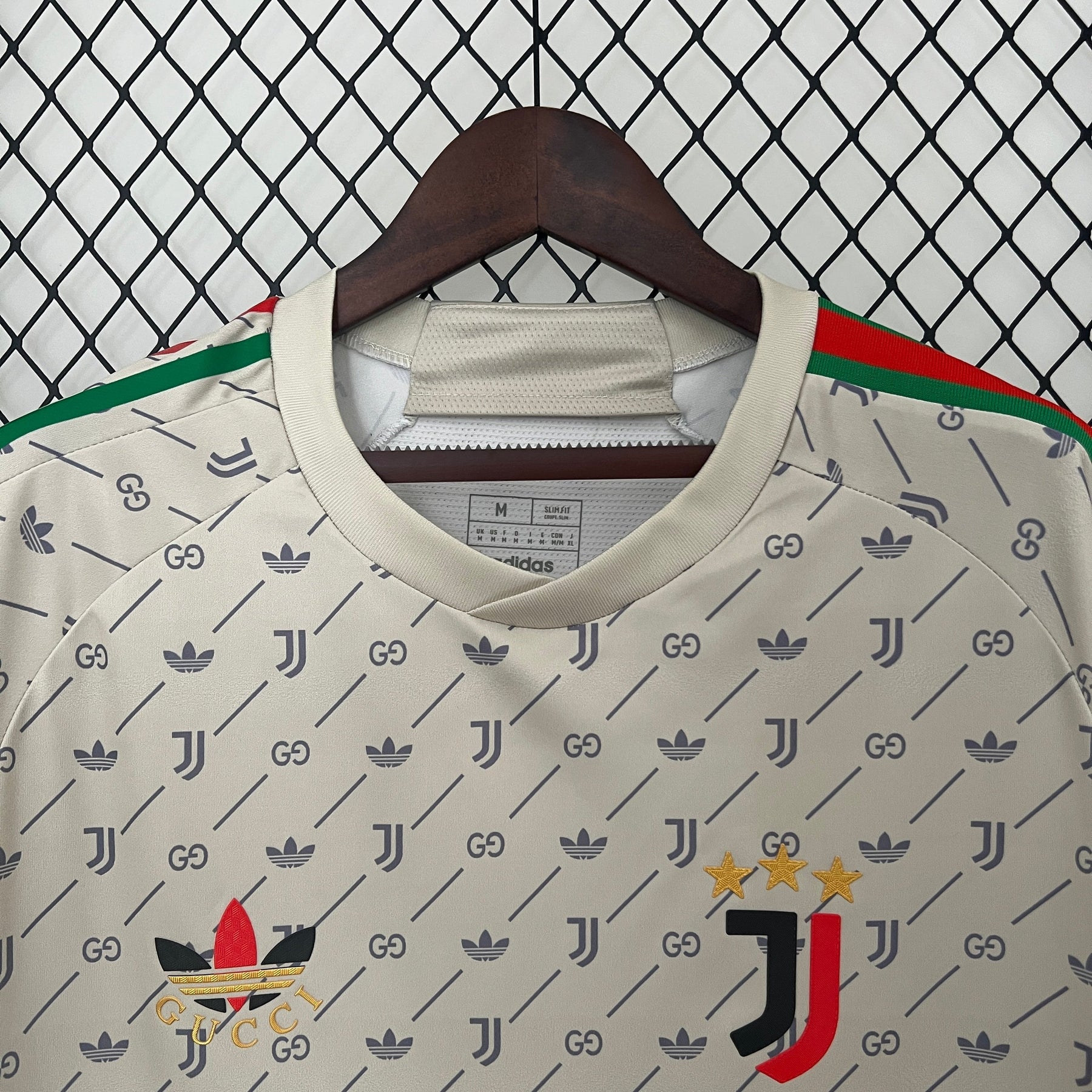 Camisa Juventus Edição Especial 2024/25 - Adidas Torcedor Masculina - Bege/Cinza