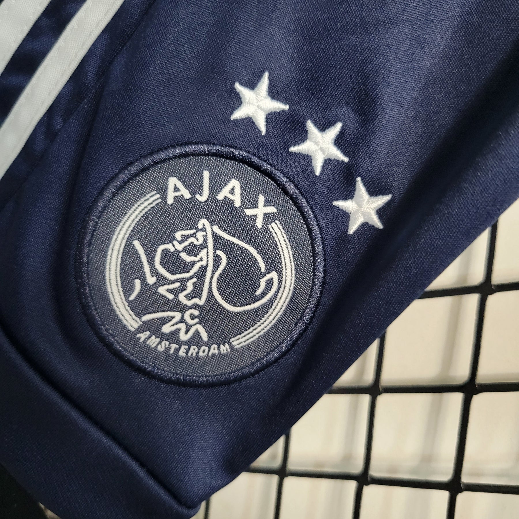 Kit Infantil Ajax Away 2023/24 - Adidas Torcedor - Branca/Azul