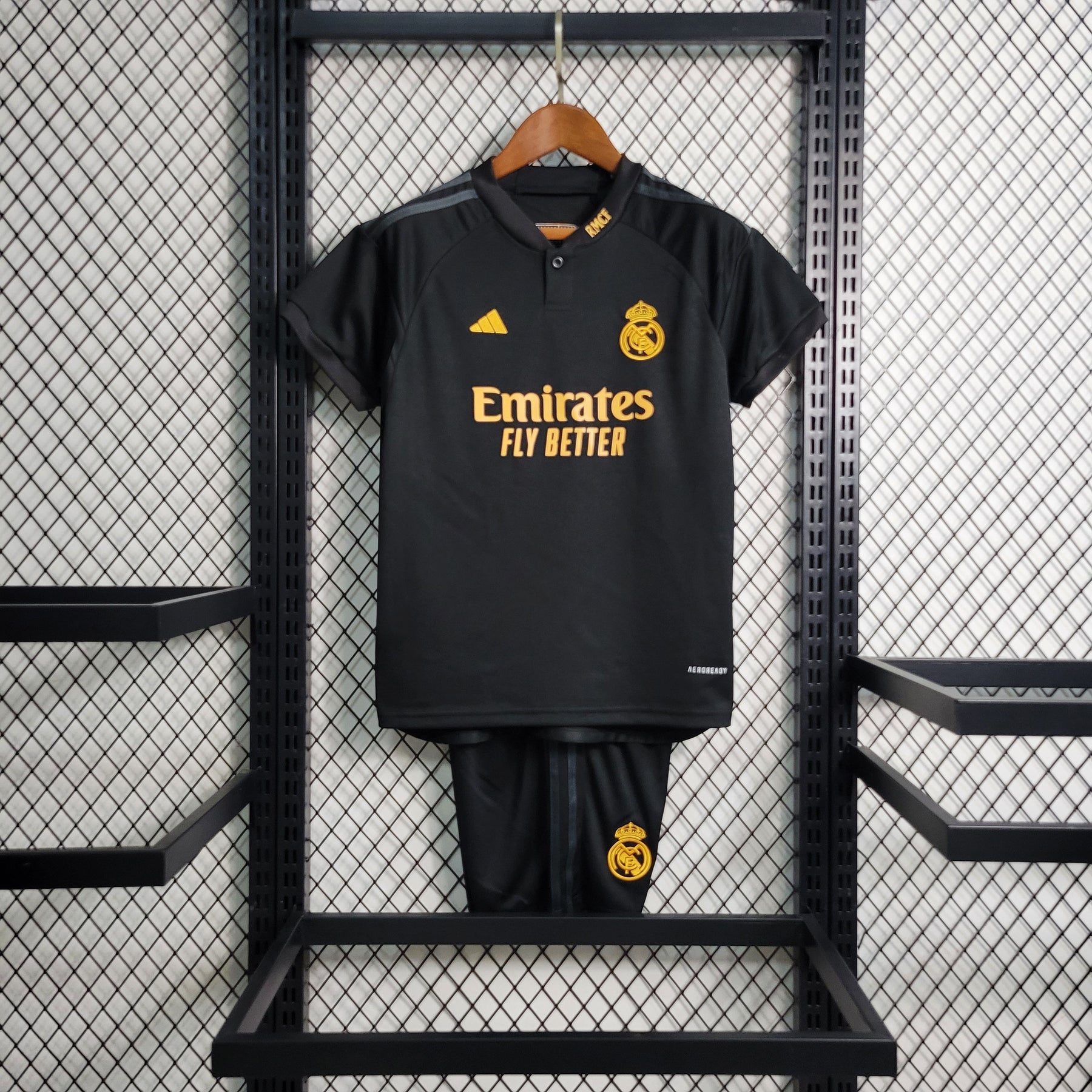 Kit Infantil Real Madrid Third 2023/24 - Adidas Torcedor - Preta/Dourada