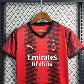 Kit Infantil AC Milan Home 2023/24 - Puma Torcedor - Vermelha/Preta